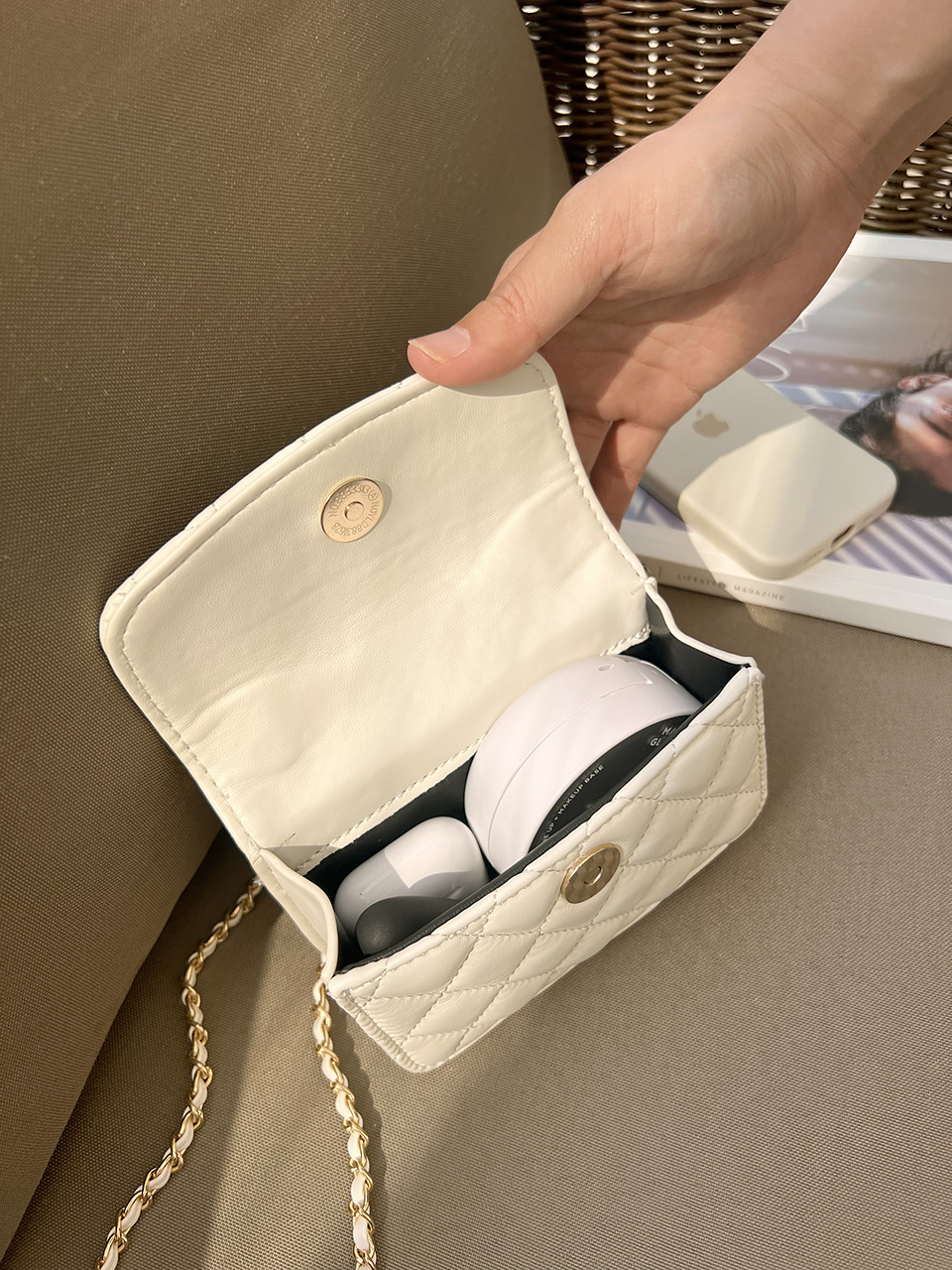 Quilted mini chain shoulder bag
