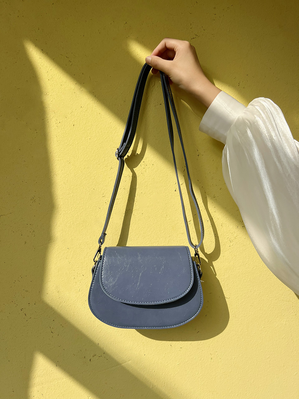 Cracked Leather Chain Mini Shoulder Bag