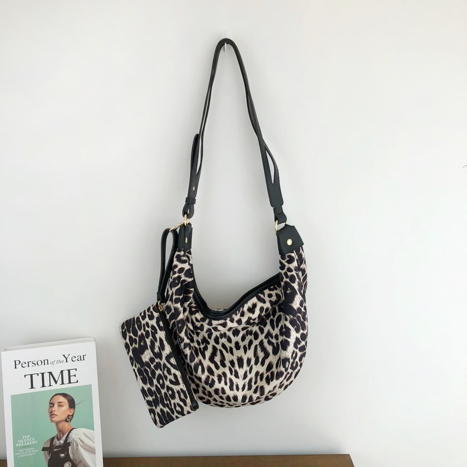 Leopard print zippered big shoulder bag