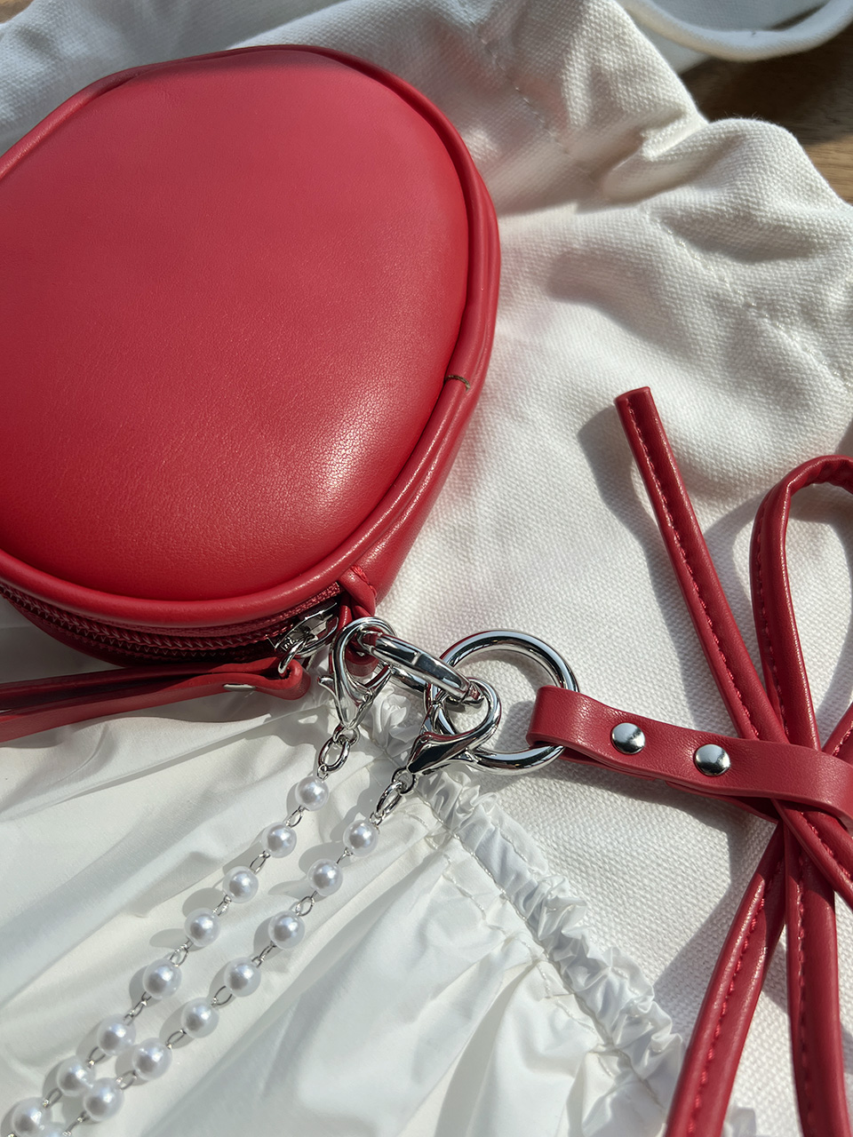 Ribbon ball pearl chain mini cross bag