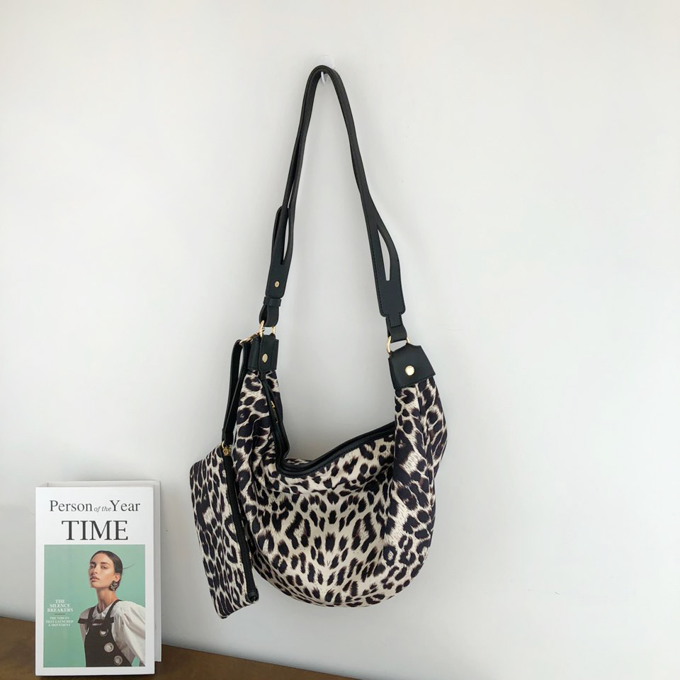 Leopard print zippered big shoulder bag
