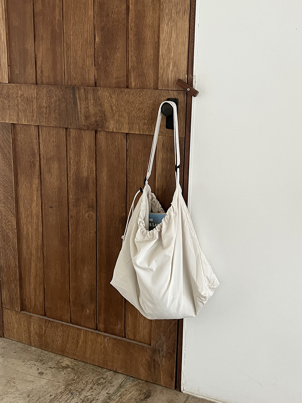 L Nylon Shirring String Big Shoulder Bag