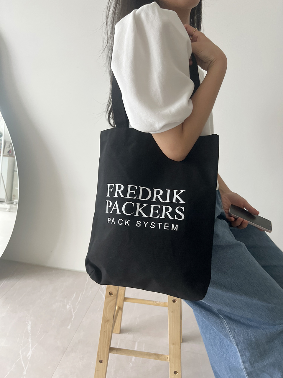 Frederick Logo Lettering Big Shoulder Bag