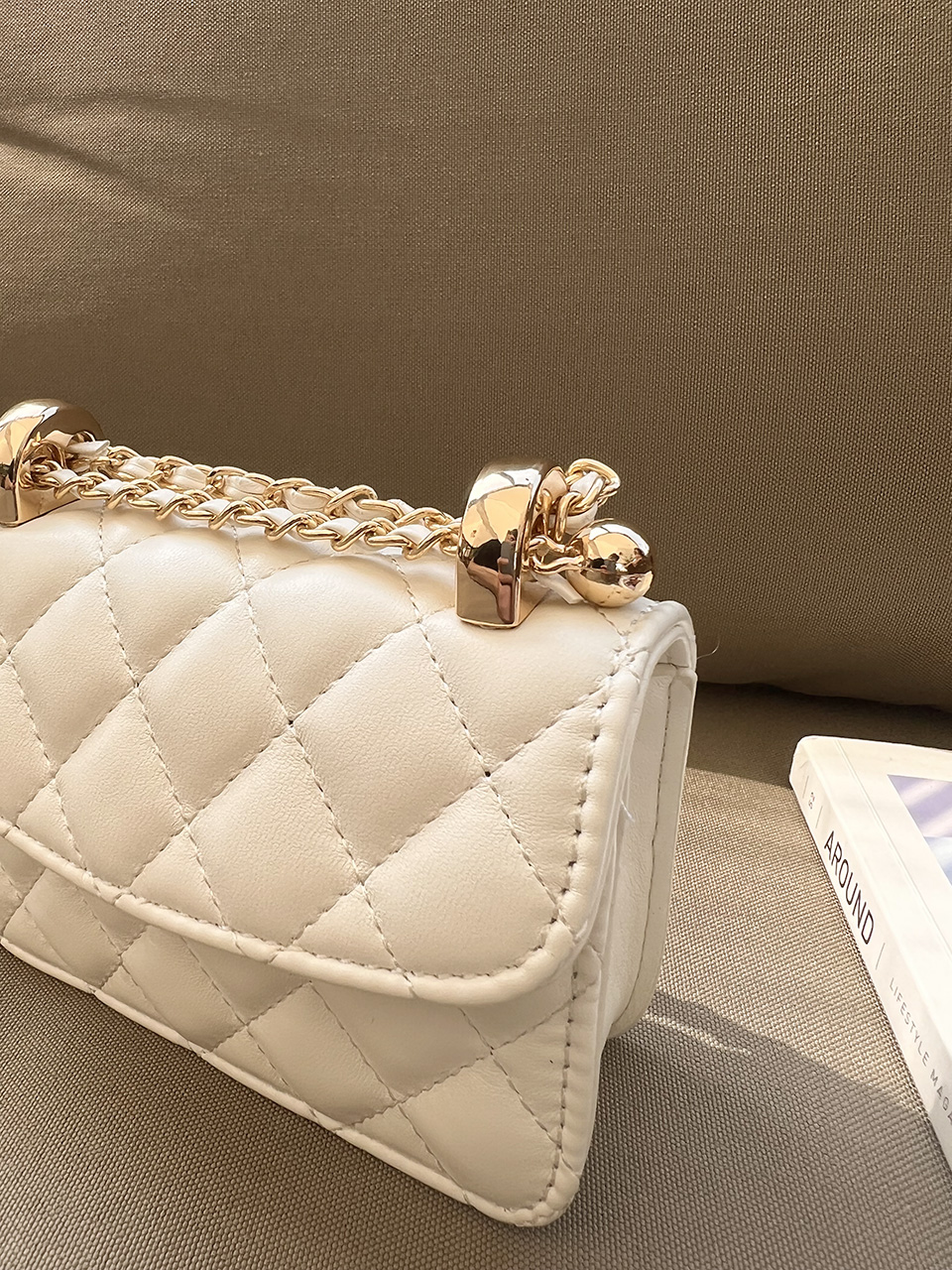 Quilted mini chain shoulder bag