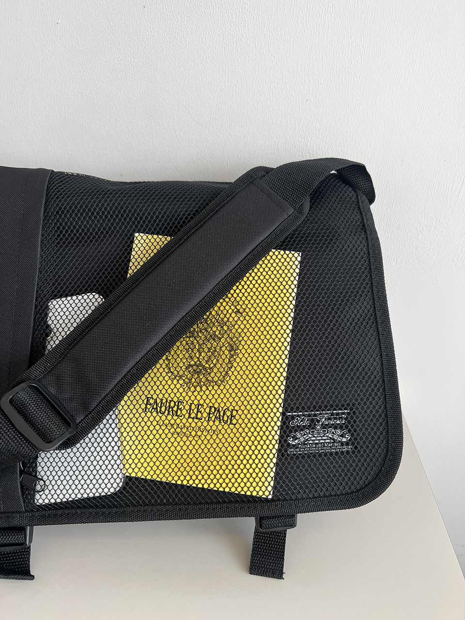 Standard Mash Zipper Cross Shoulder Bag