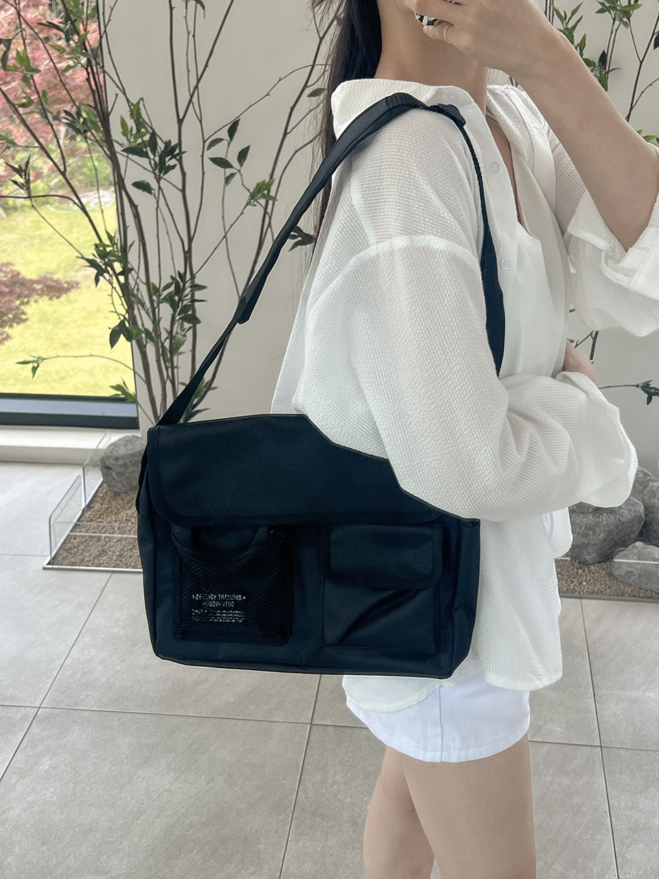 Canvas Mesh Zip-Up Pocket Messenger Bag