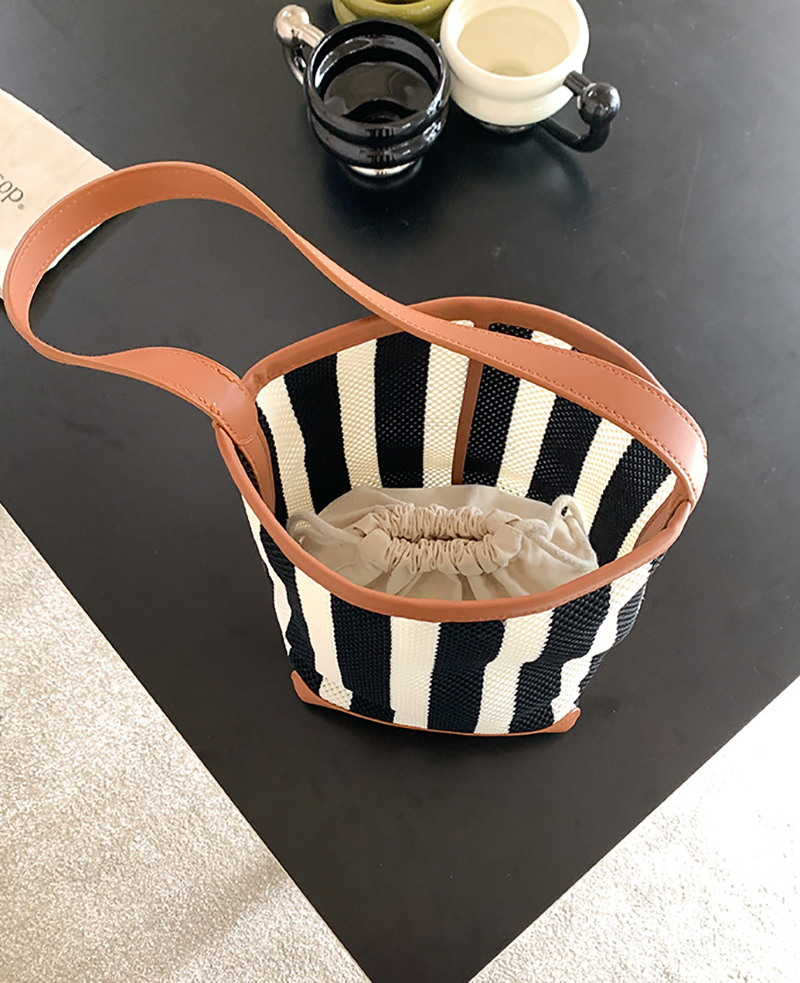 Striped net shoulder bag