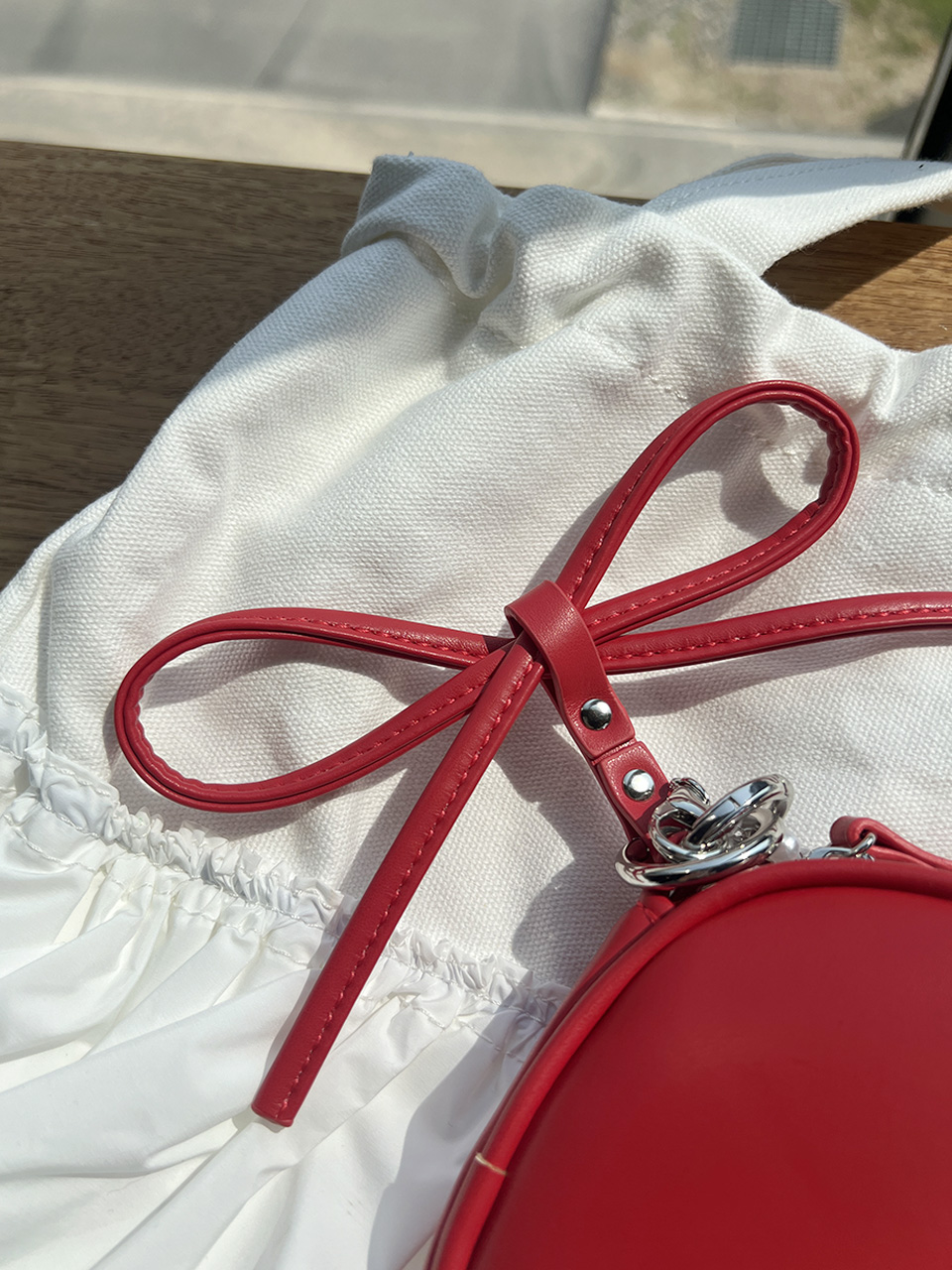Ribbon ball pearl chain mini cross bag