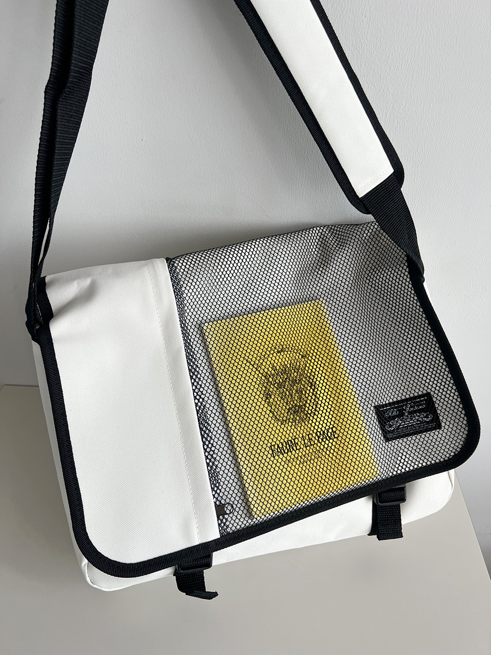 Standard Mash Zipper Cross Shoulder Bag