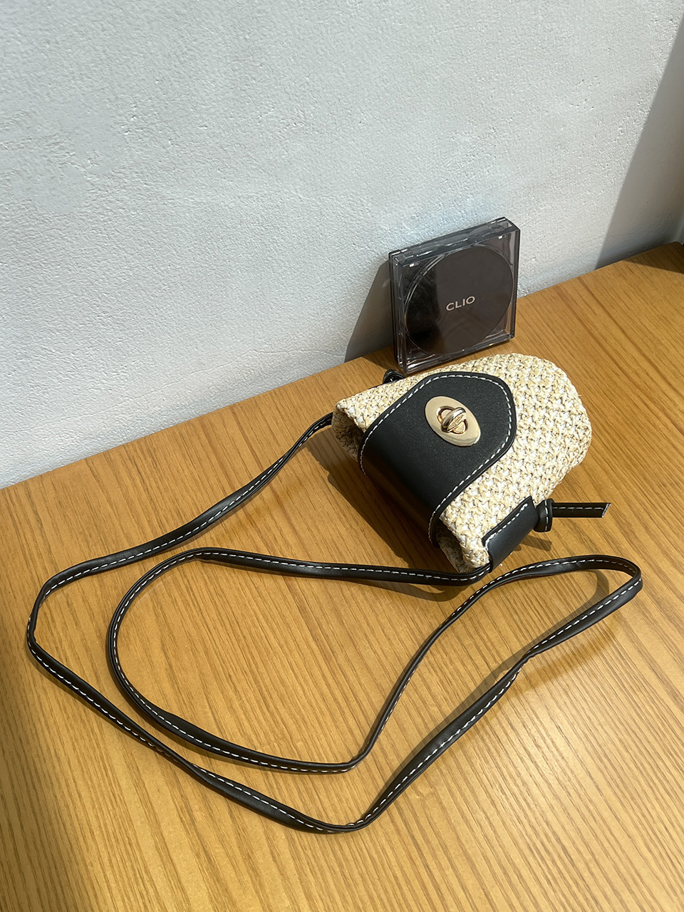 Rattan buckle mini shoulder bag (2 colors)