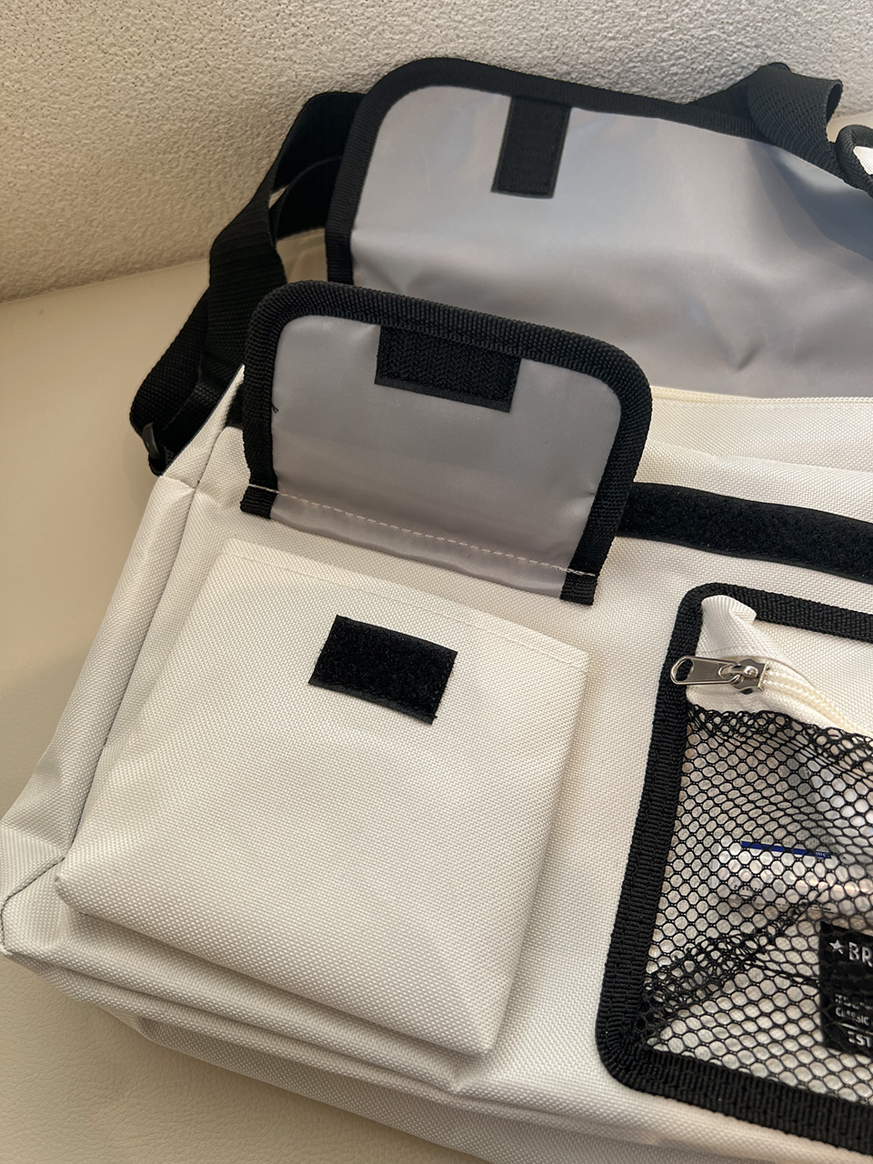 Canvas Mesh Zip-Up Pocket Messenger Bag