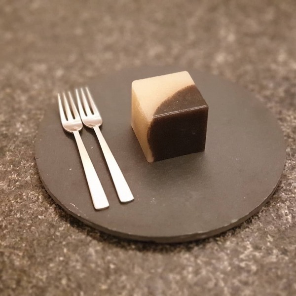 양갱 은은한 단맛이 별미인 흑임자 양갱