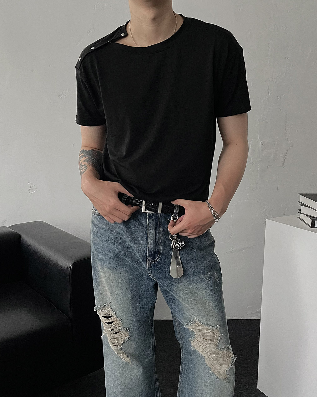 남자 어깨 트임 티셔츠