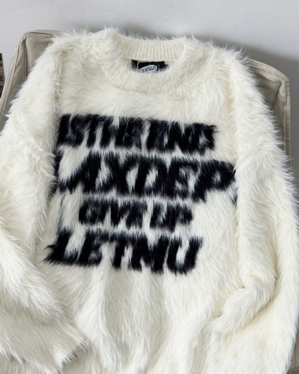 커플 오버핏 앙고라 라운드 니트