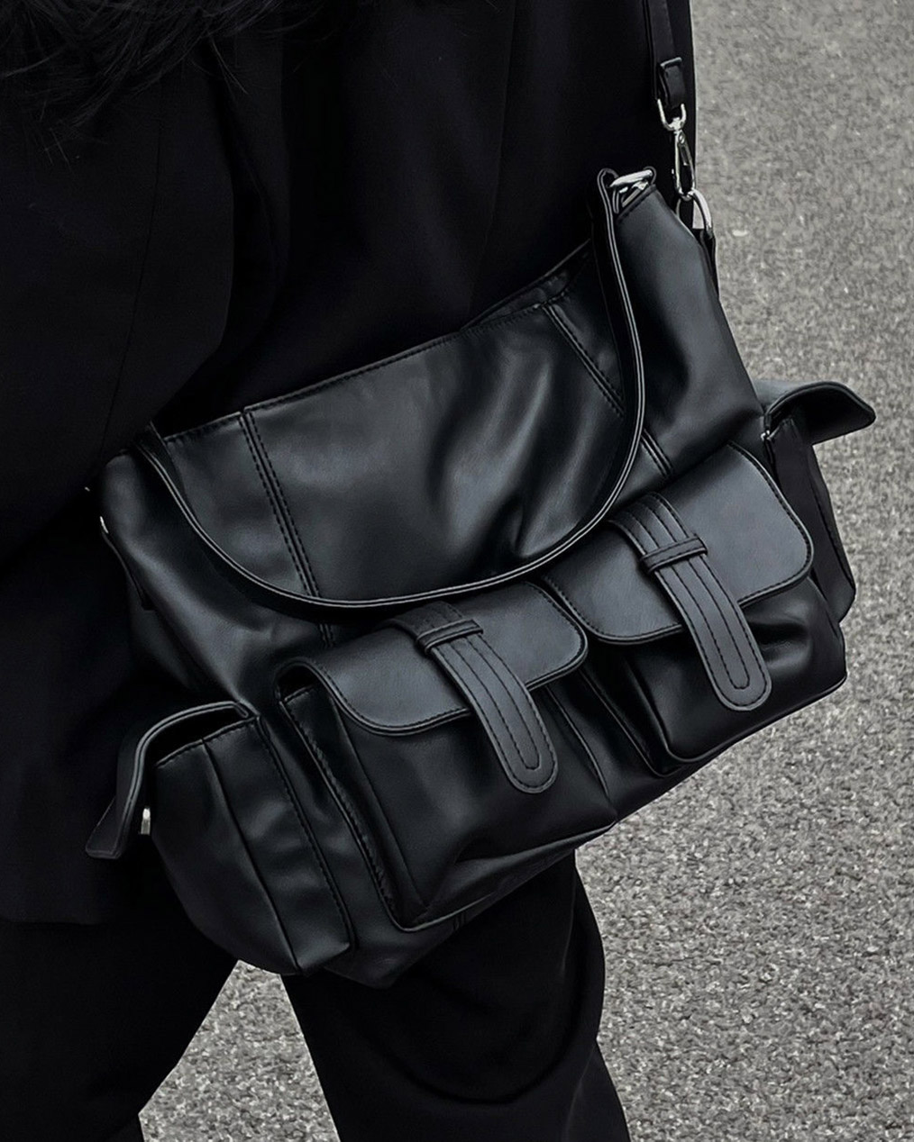 코지네스 포켓 레더 크로스백