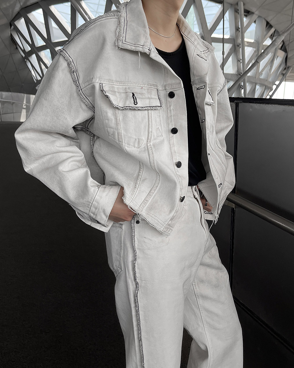 남자 화이트 데님 크롭 자켓 코디