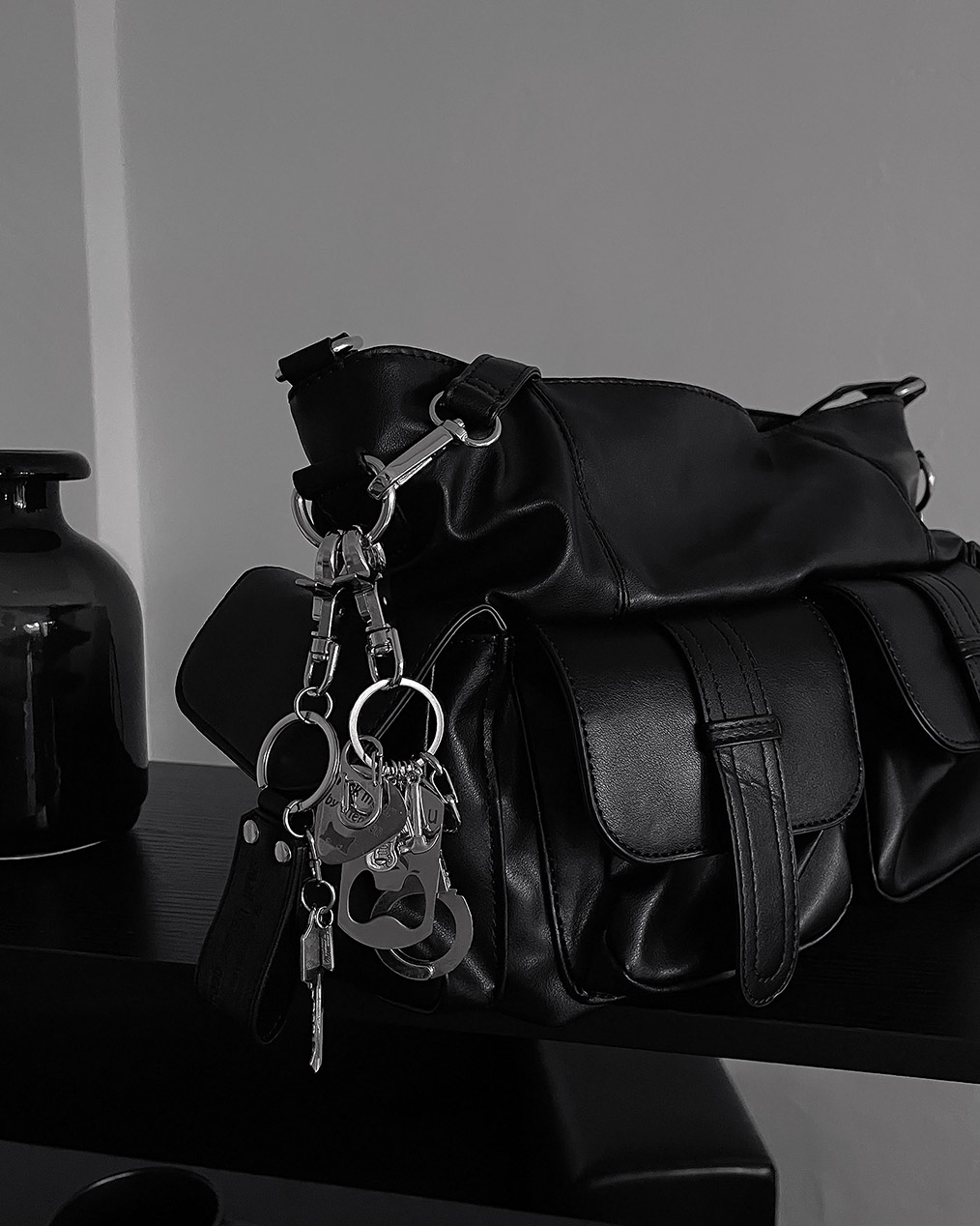 유니섹스 포켓 레더 크로스백