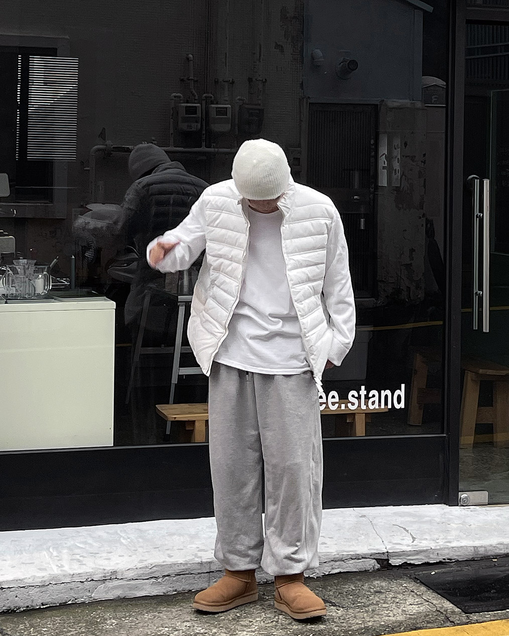 남자 경량 니트 패딩 조끼 코디