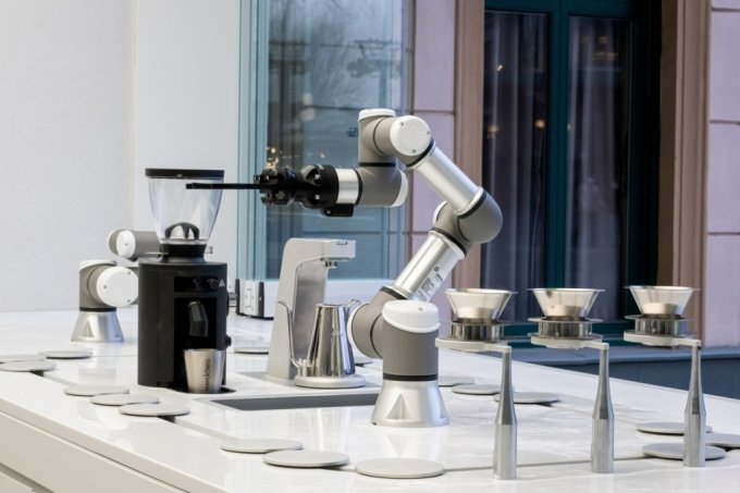 에버랜드에선 로봇이 커피·아이스크림 만든다…'라운지엑스' 오픈
