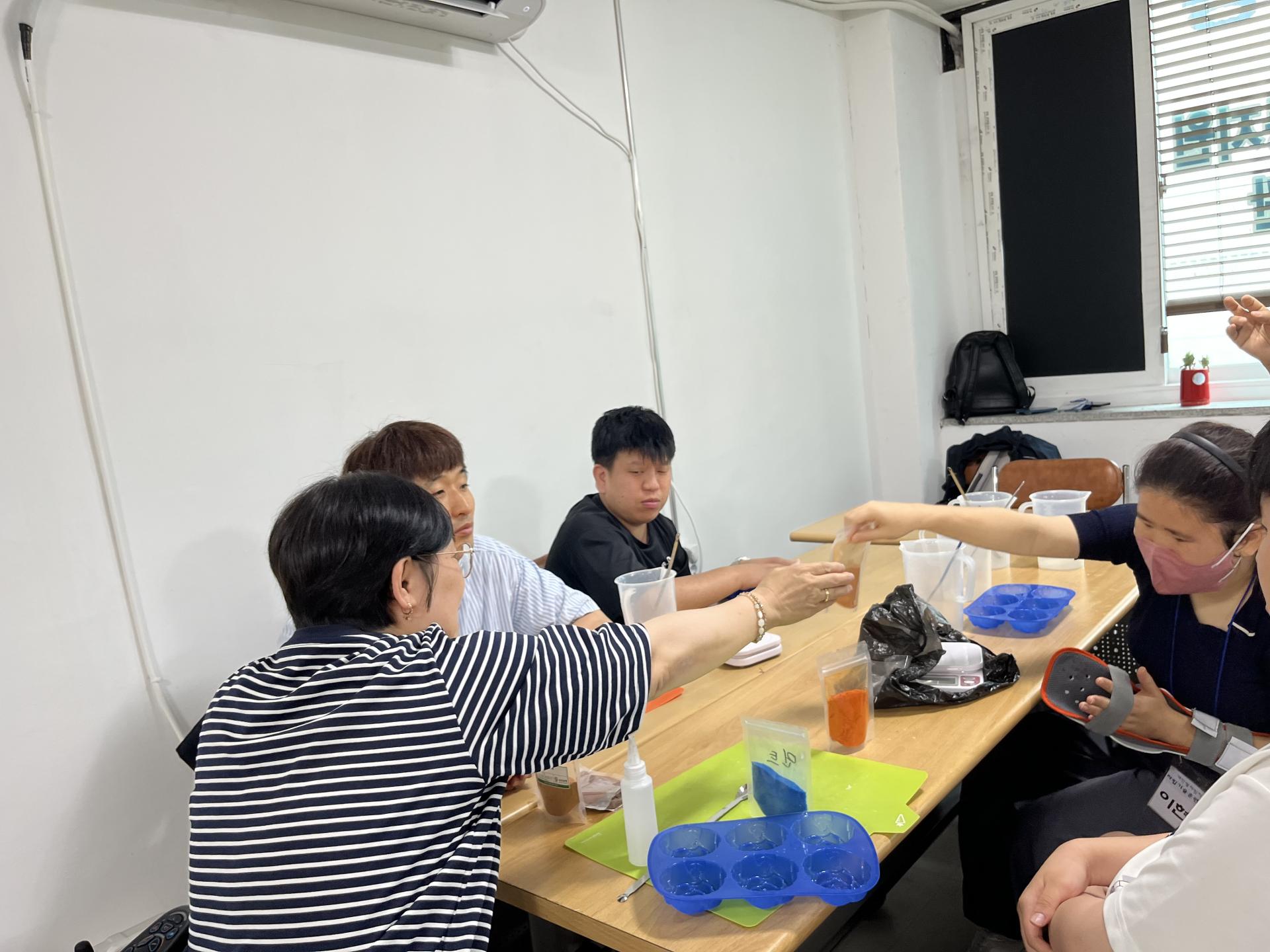 4d94d76220860.jpg