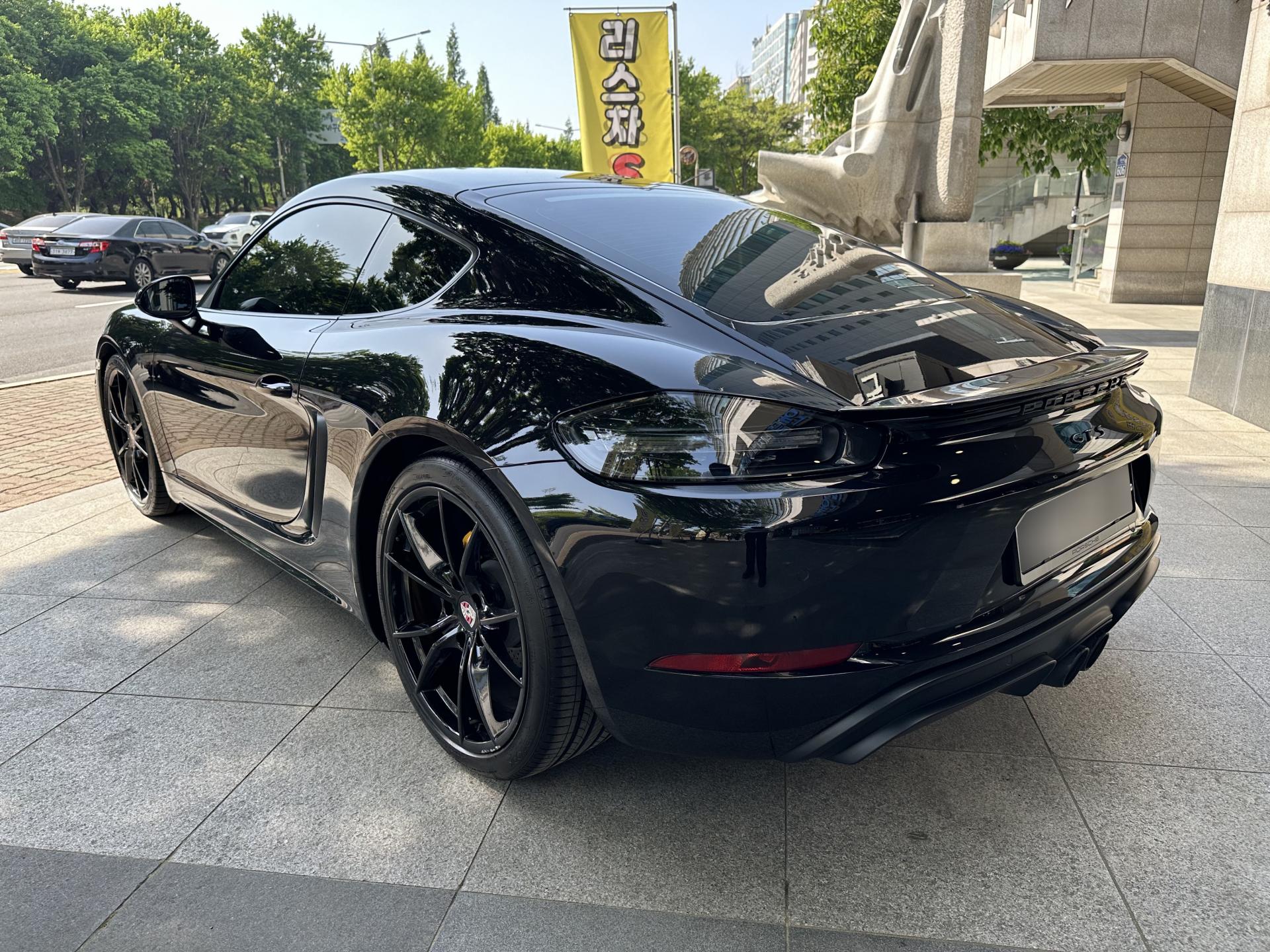 318077421e528.jpg