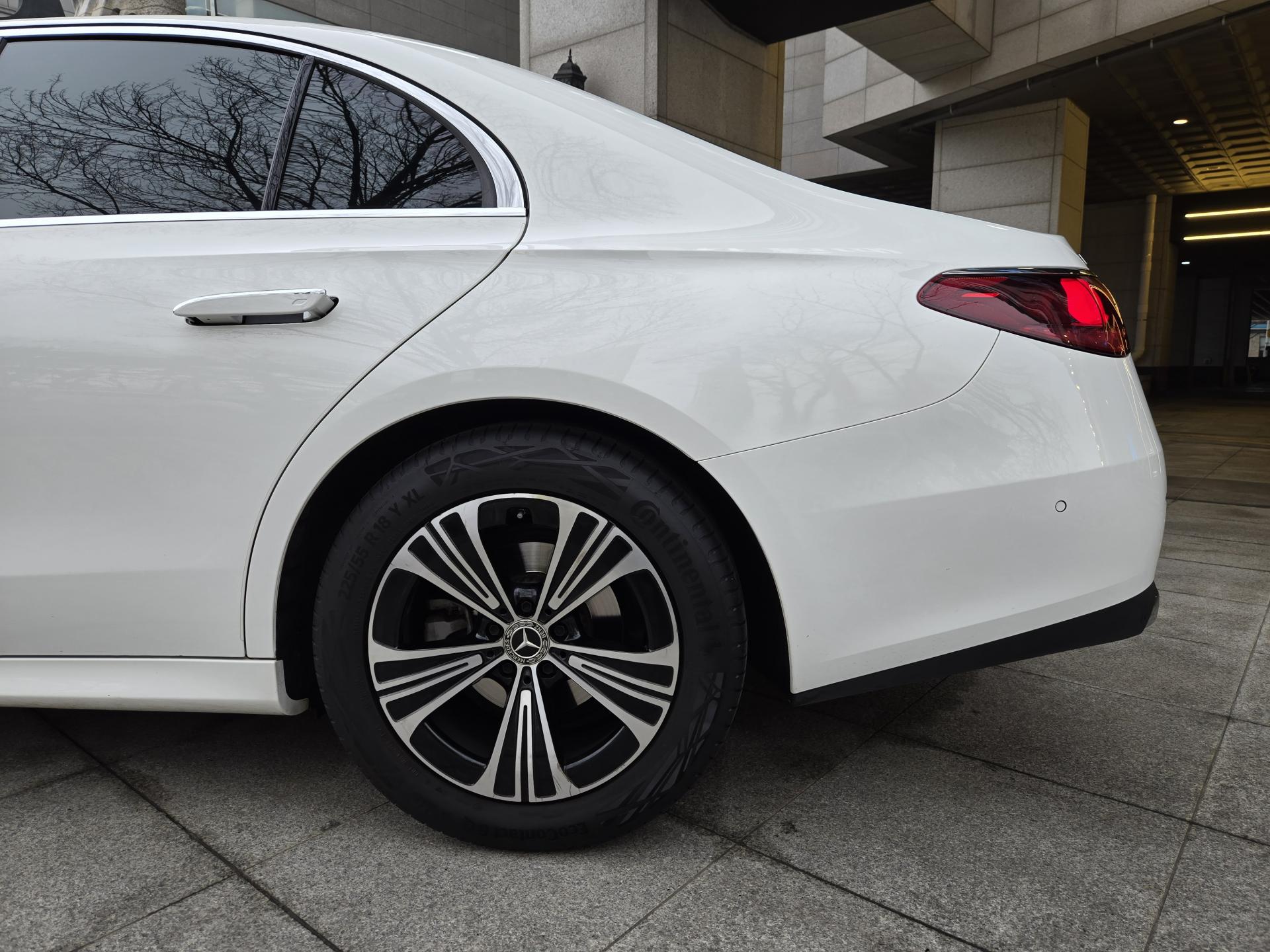 b2df43a2014e0.jpg