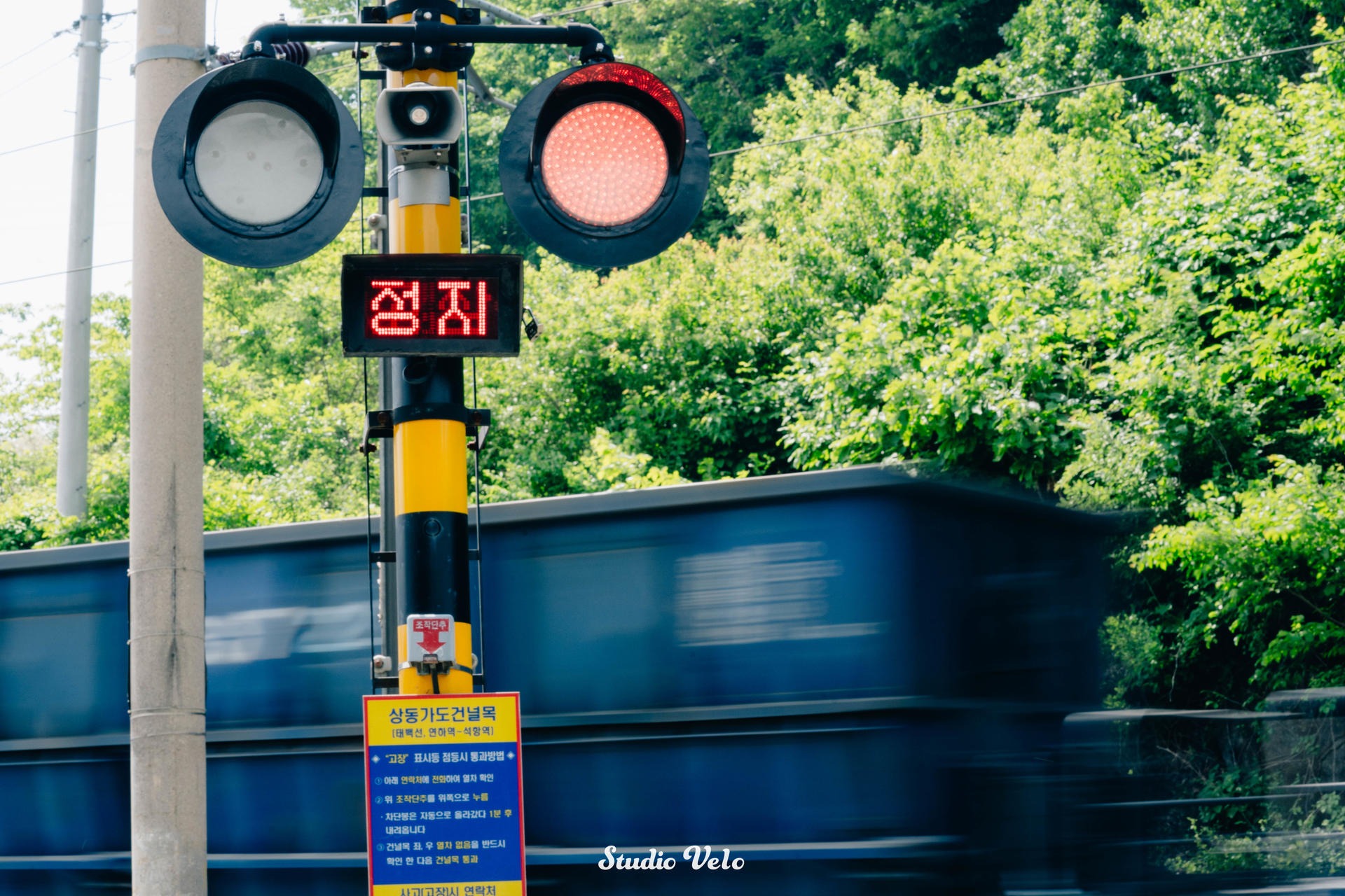 교차로 및 교차로에 대한 올바른 표지판 선택, image size:1920x1280