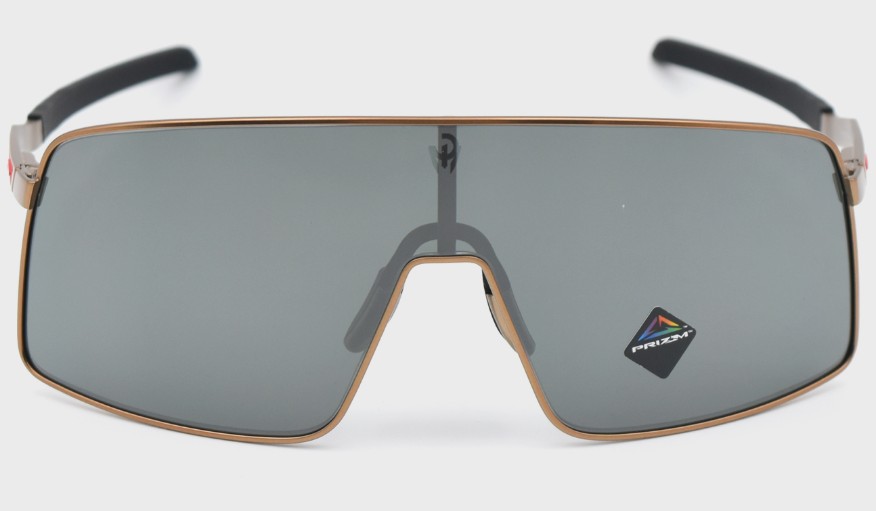 오클리 수트로 티탄