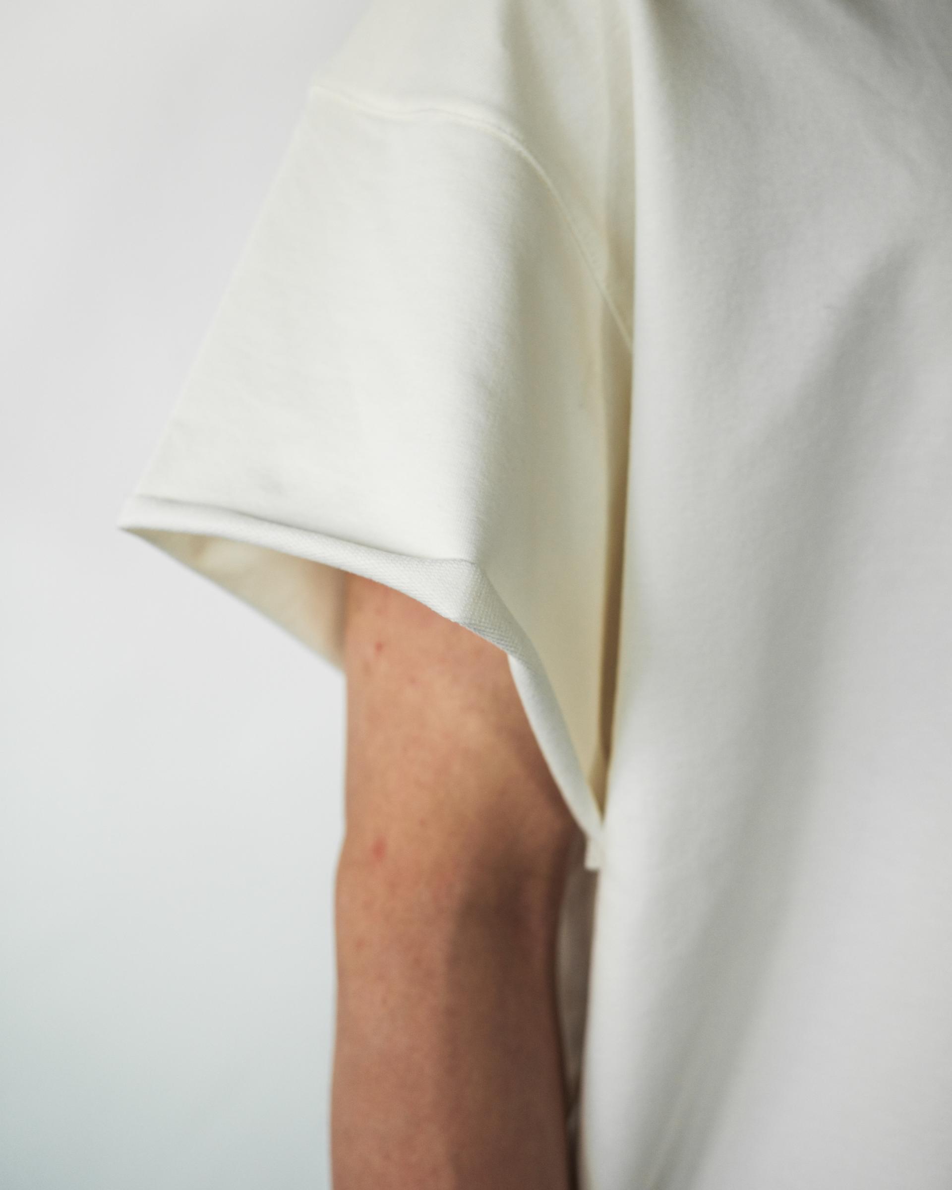 ROLLING CROP TEE