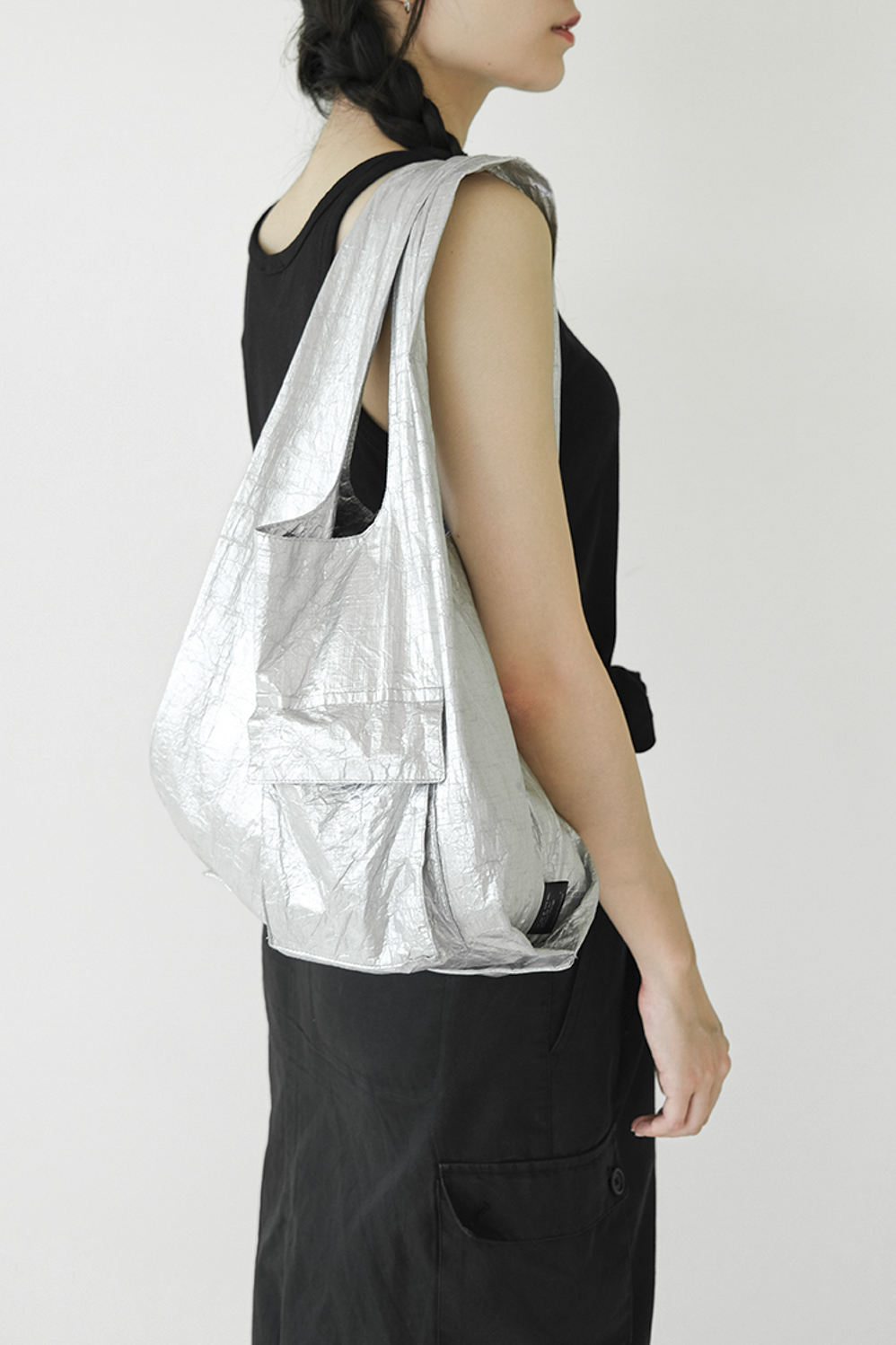 OUT POCKET SHOPPER BAG (SILVER)