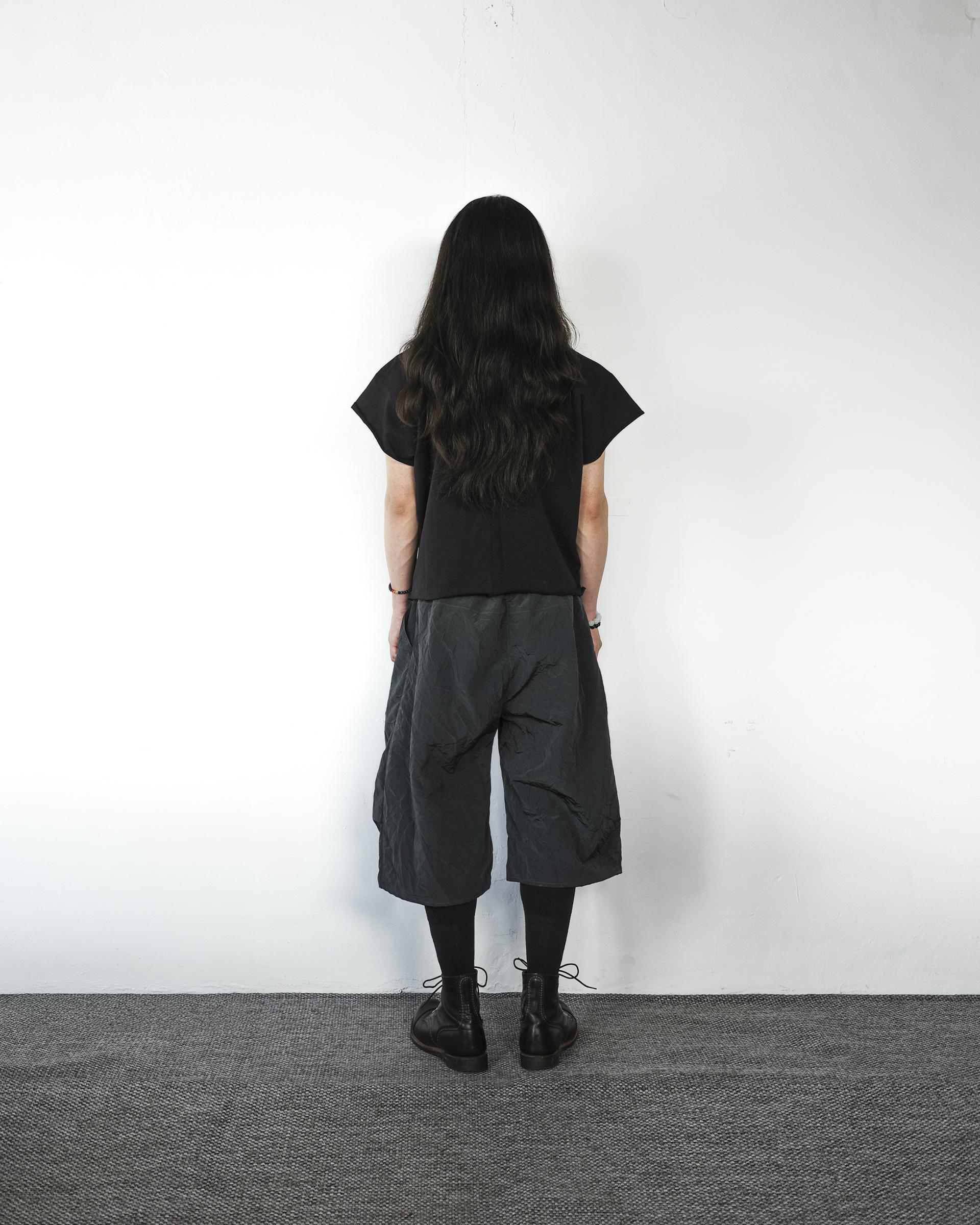 ROLLING CROP TEE BLACK