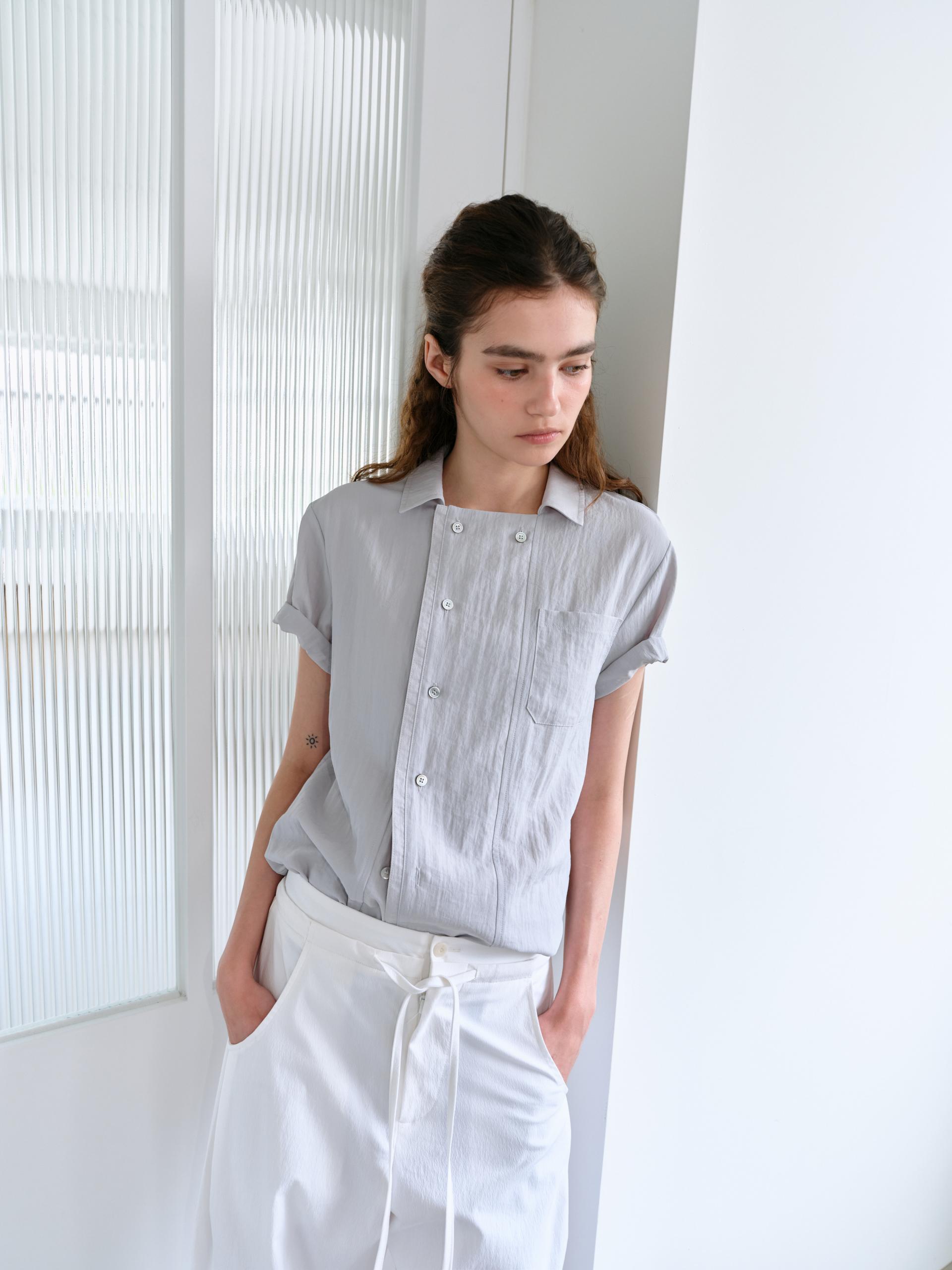 overlap half shirt (dusty sky)