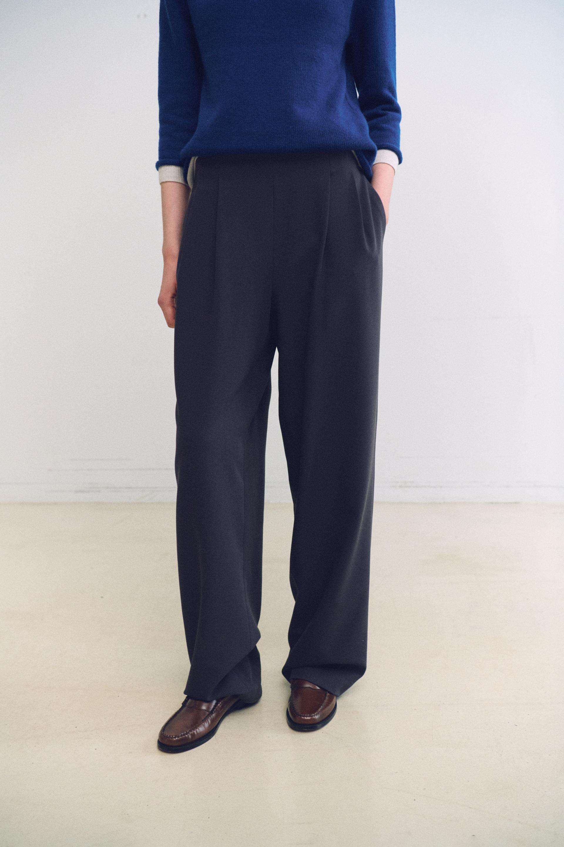 tuck ease slacks (charcoal)
