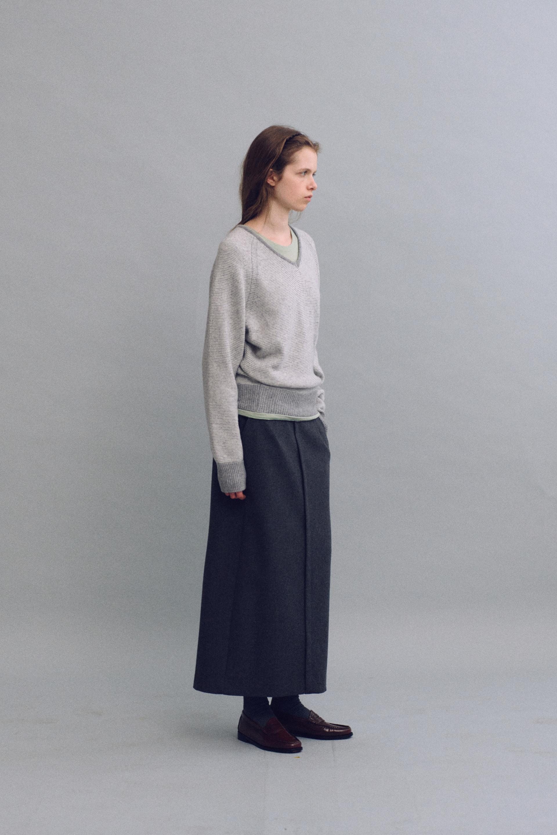 pipe v-neck knit (stripe light grey)