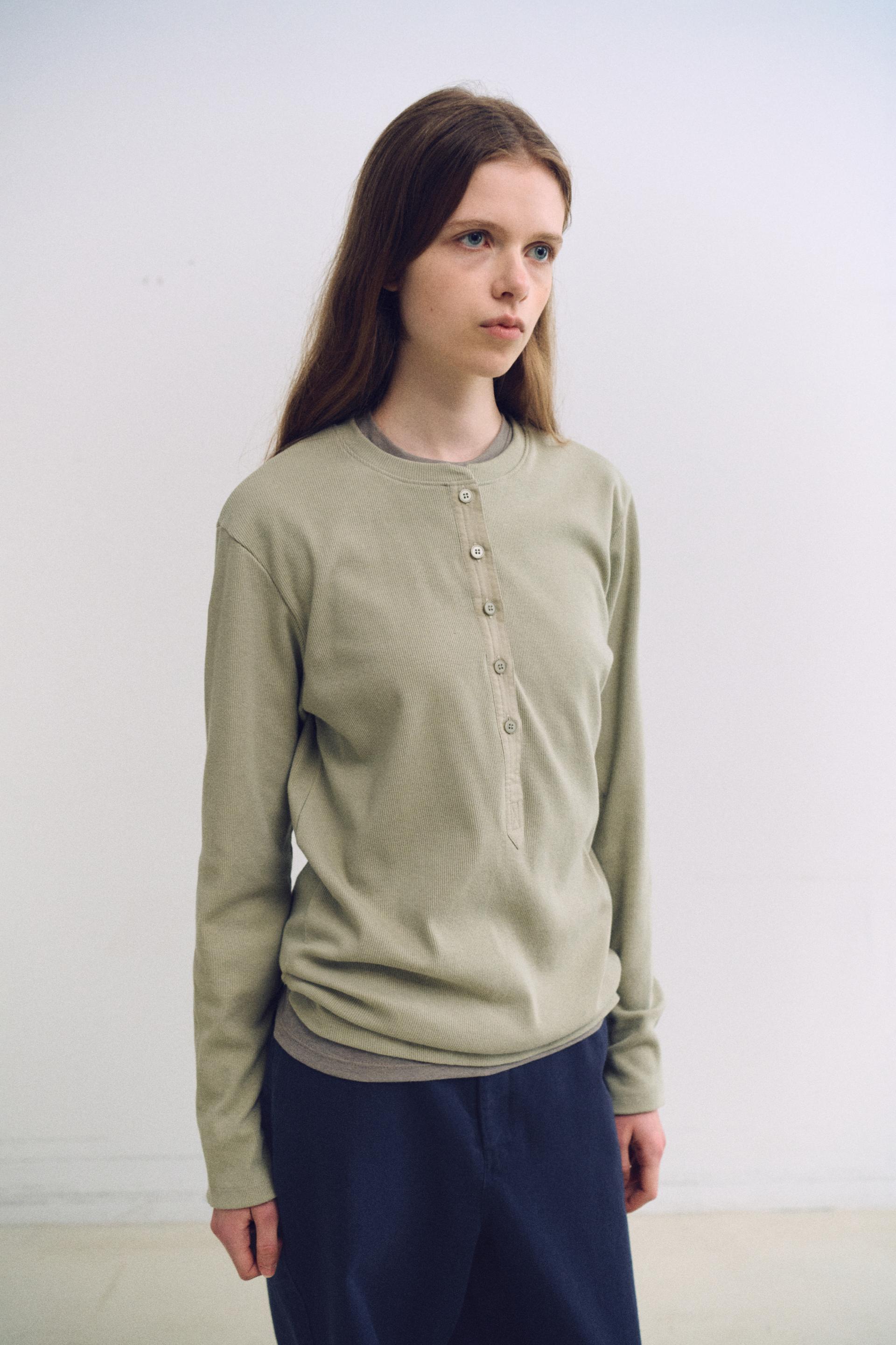 alter deep henley t-shirt (dusty mint)
