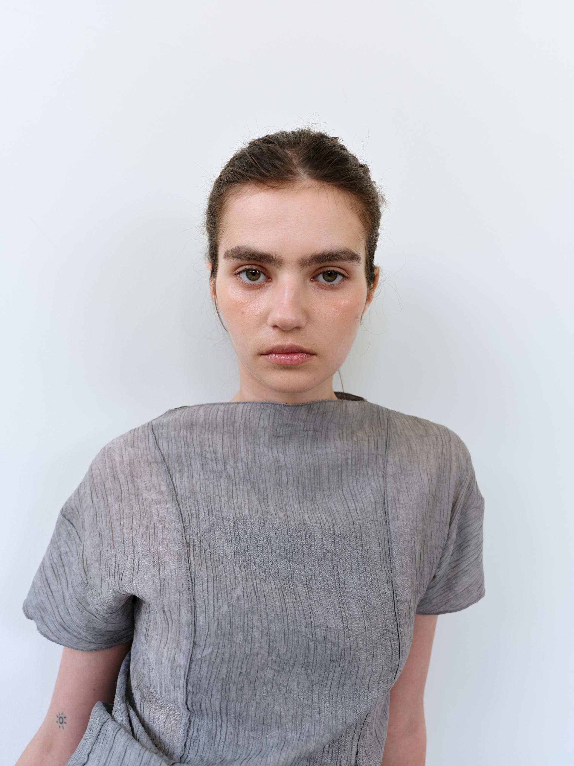 [4차 재입고 7/10 순차배송] pleats seam half blouse (grey)