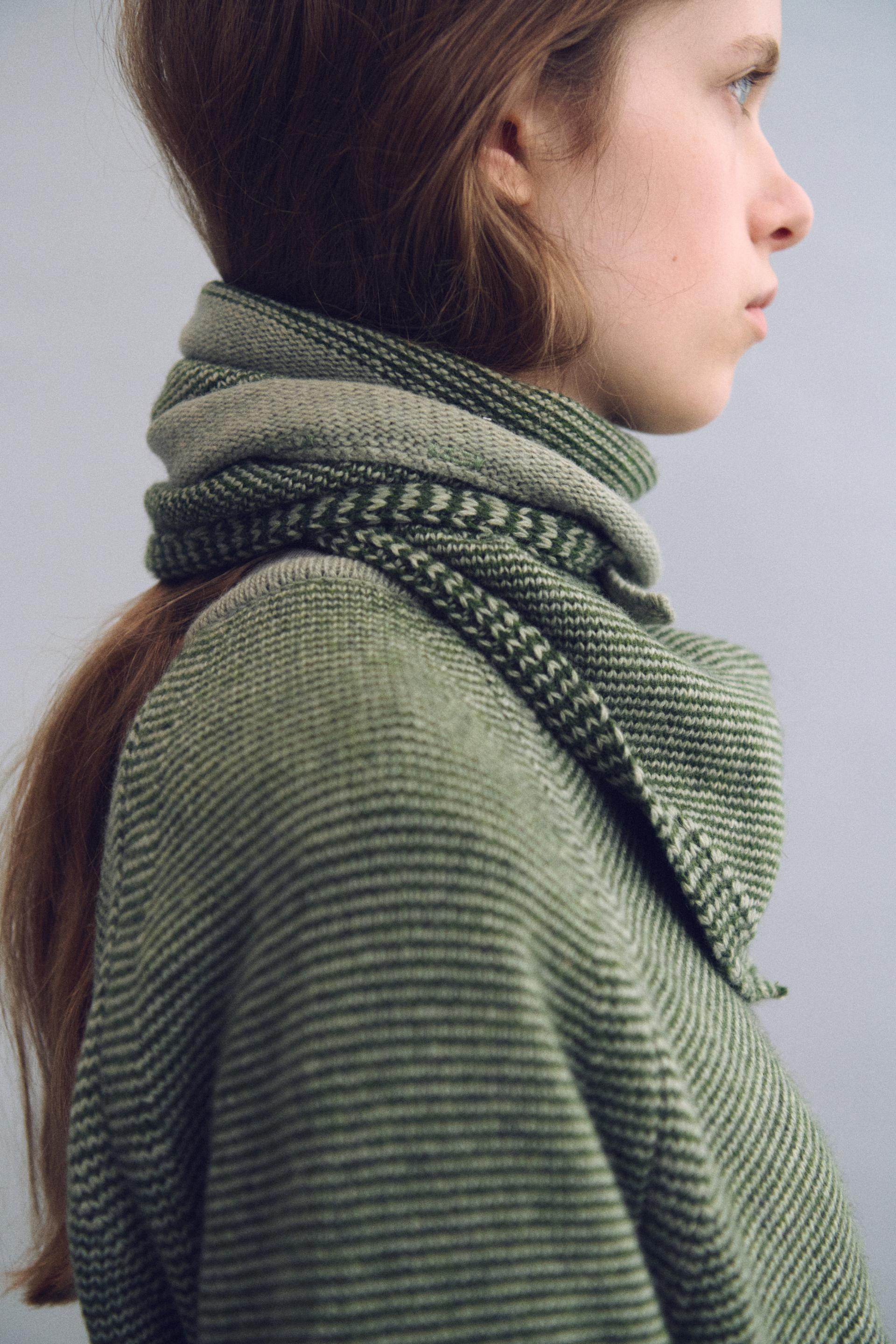 pipe v-neck knit (stripe green)