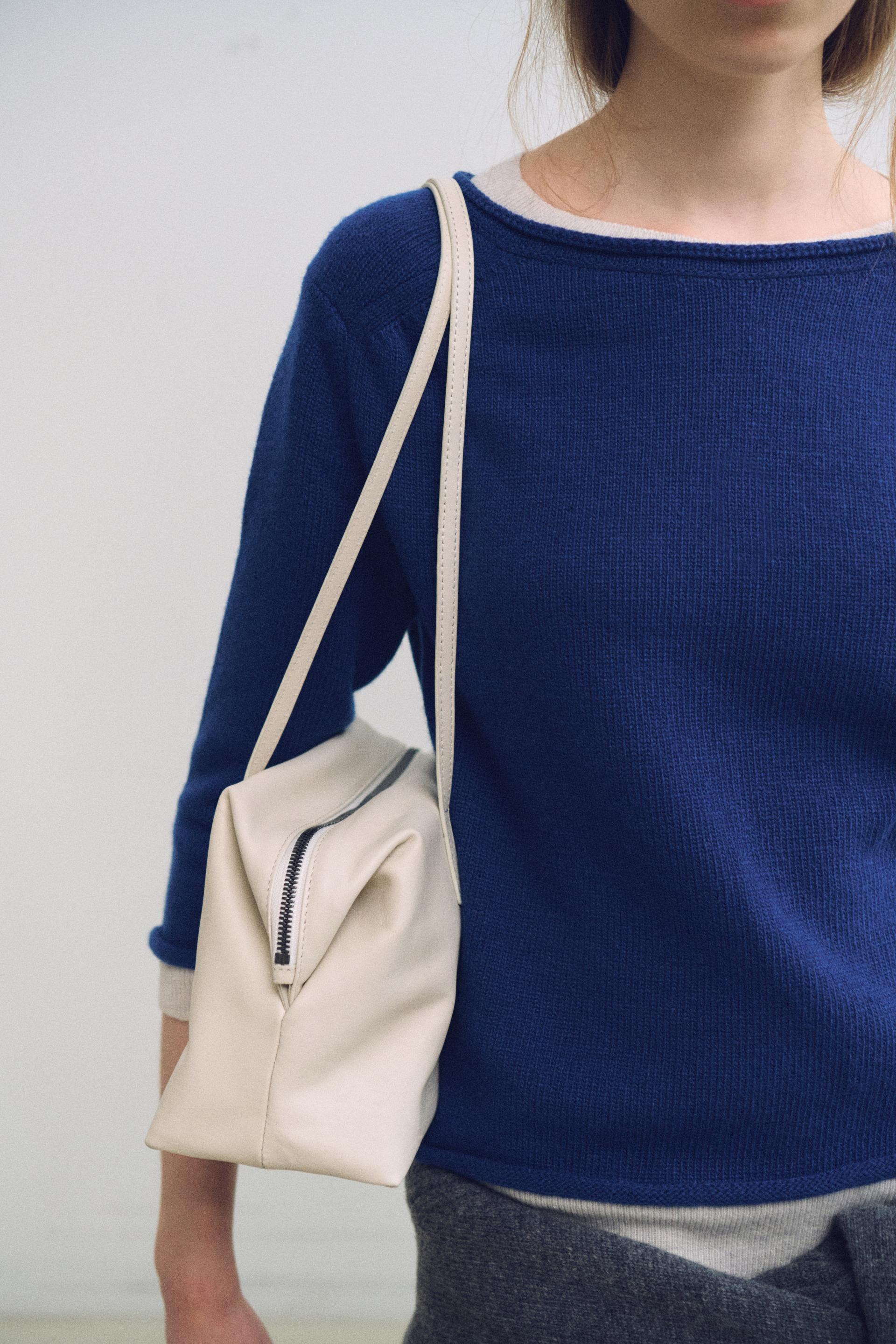 layered roll knit (blue)