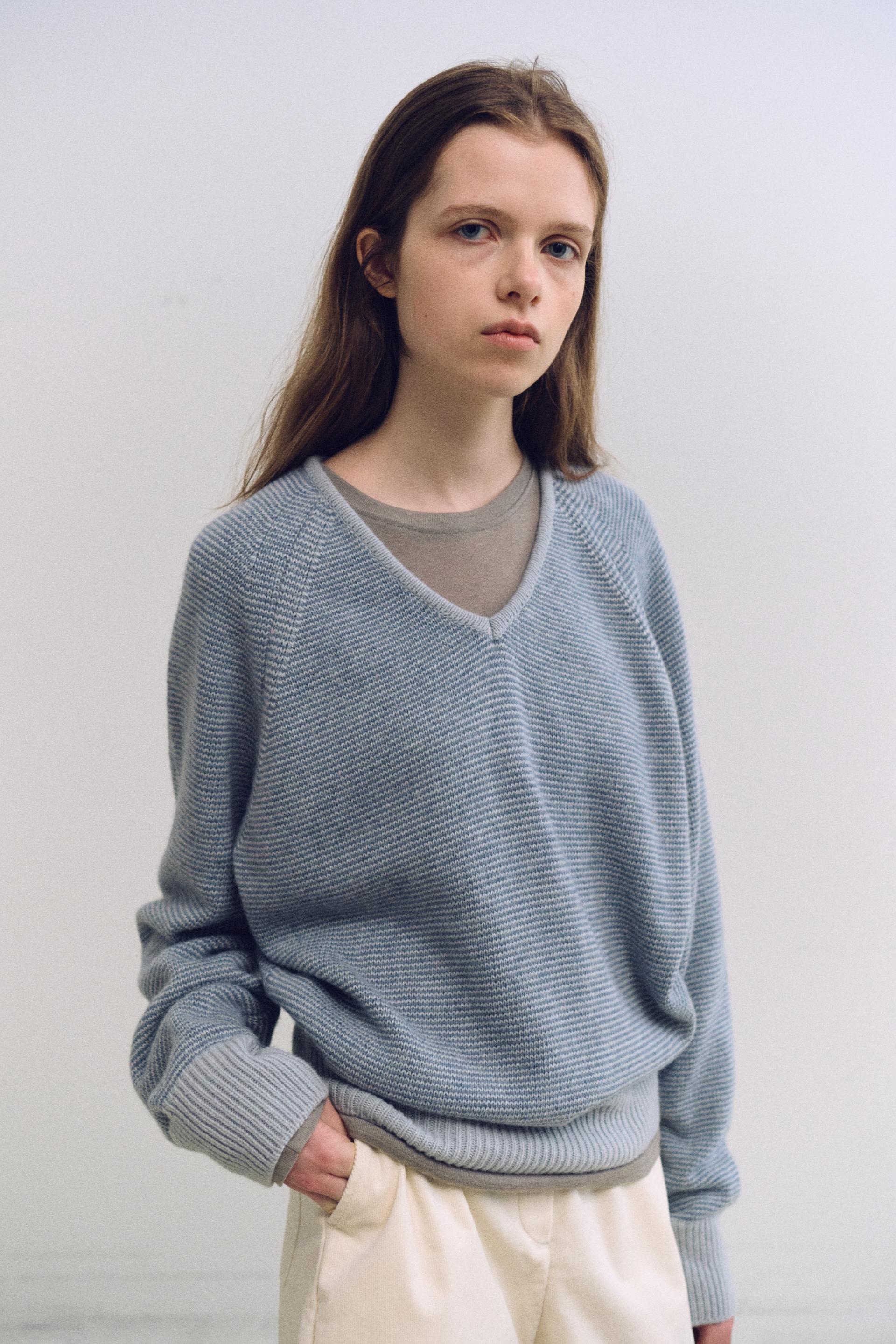 pipe v-neck knit (stripe sky blue)