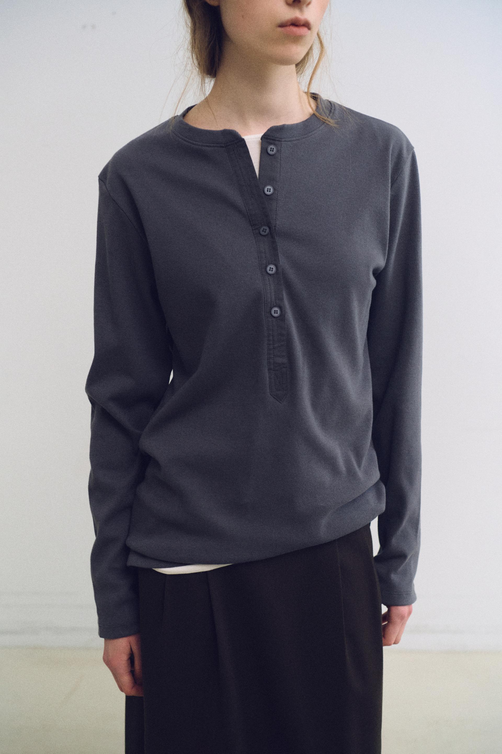 alter deep henley t-shirt (charcoal)