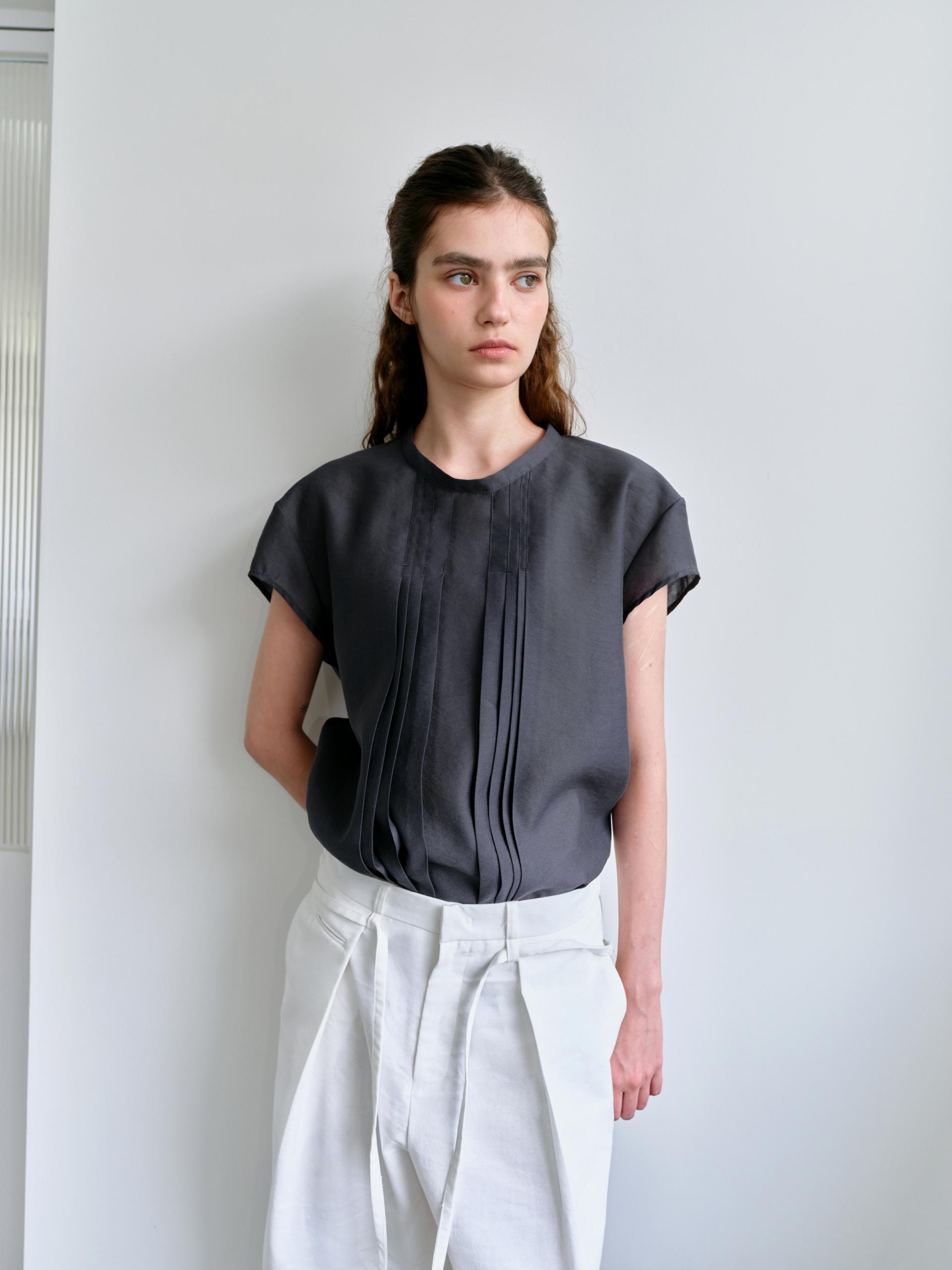 [2차 재입고] veil pleats blouse (charcoal)