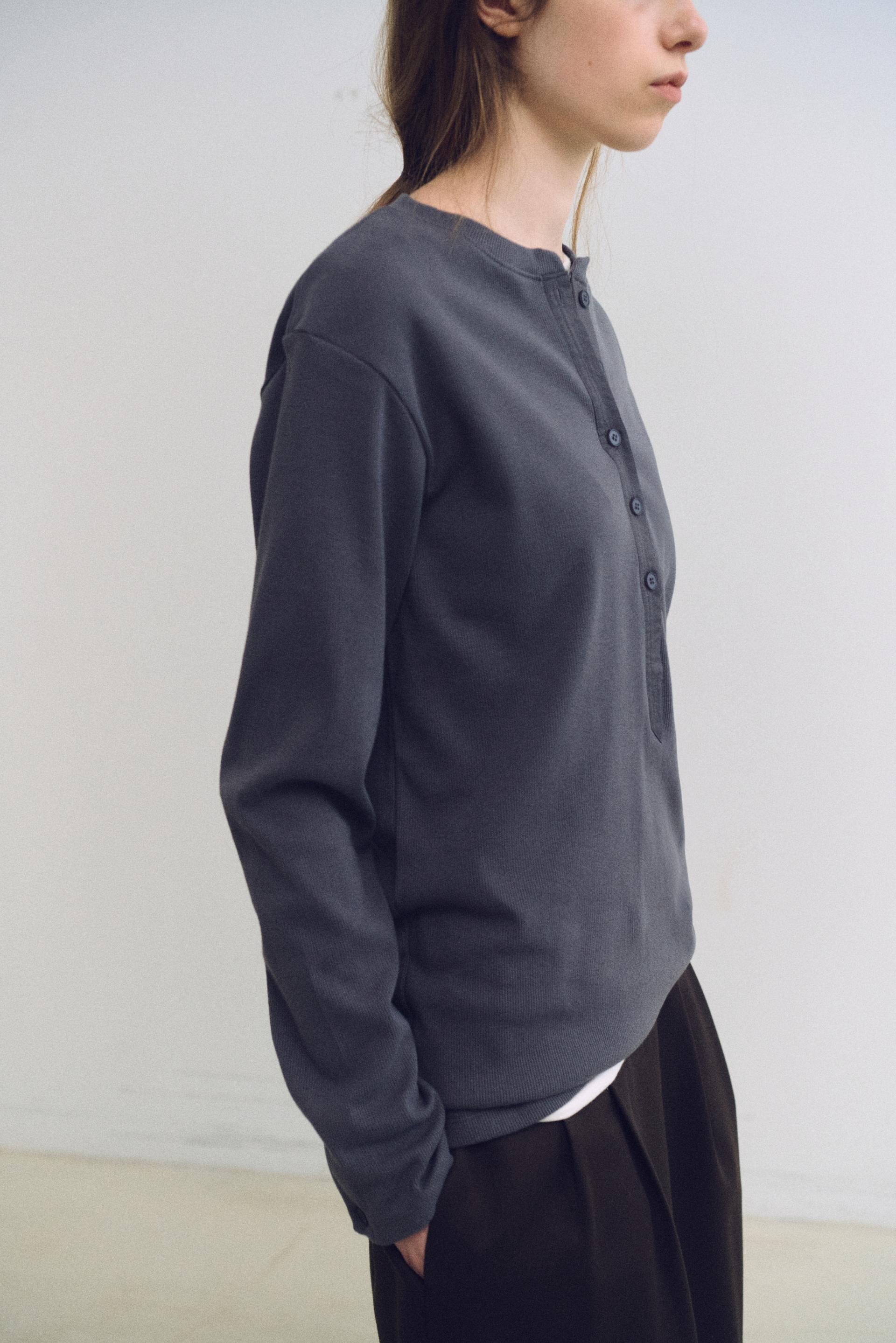 alter deep henley t-shirt (charcoal)