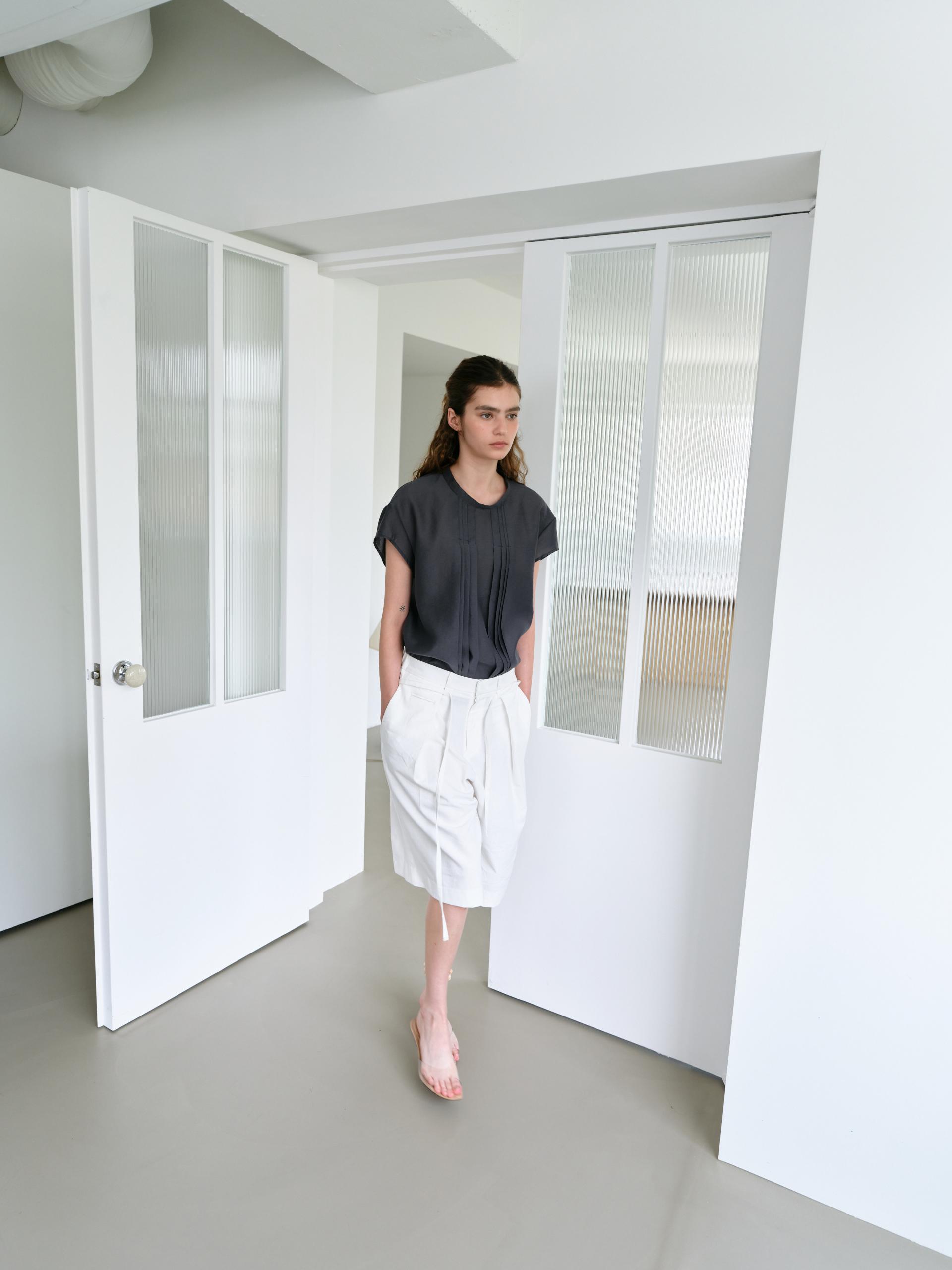 [2차 재입고] veil pleats blouse (charcoal)