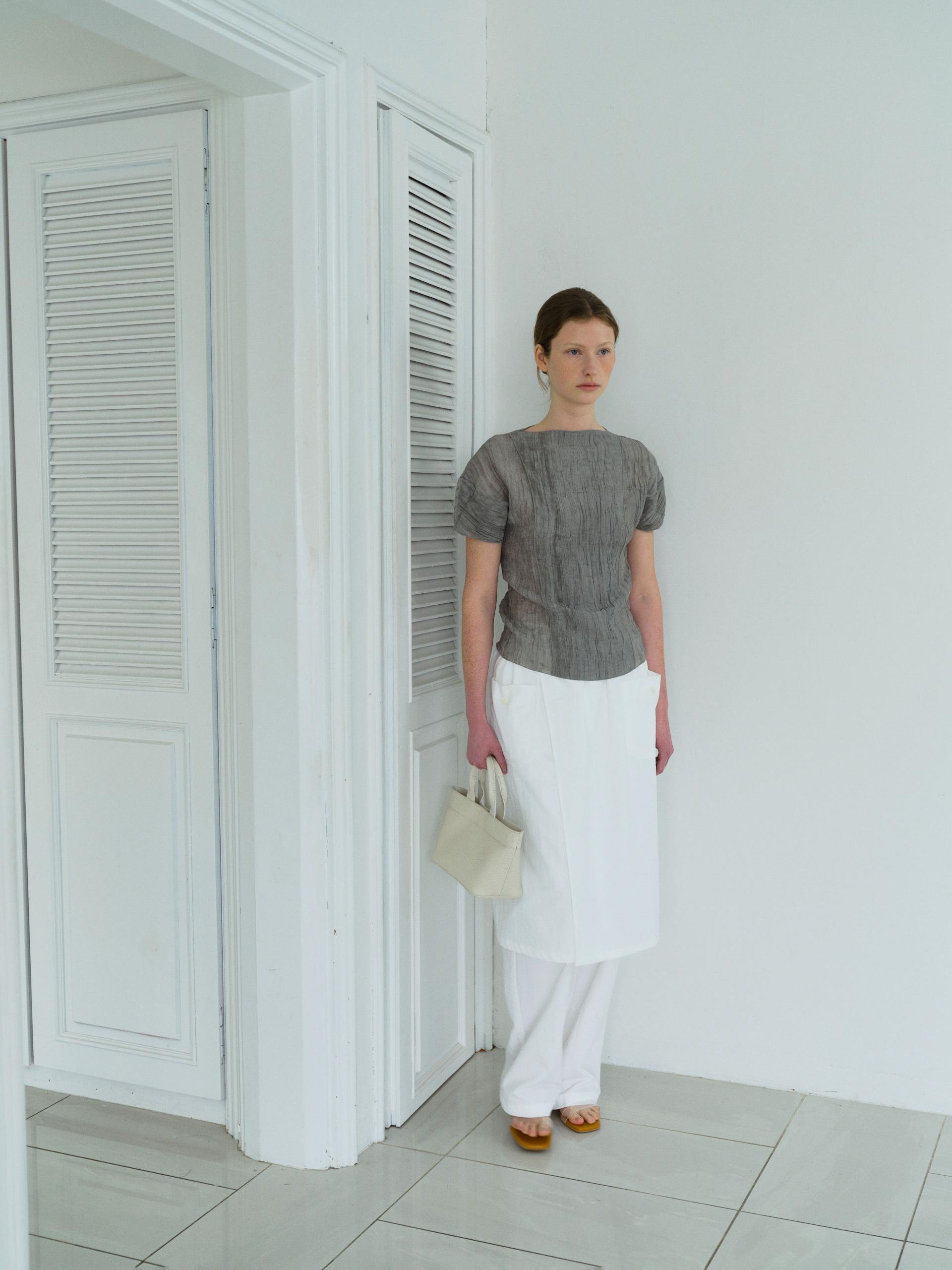 [4차 재입고 7/10 순차배송] pleats seam half blouse (grey)