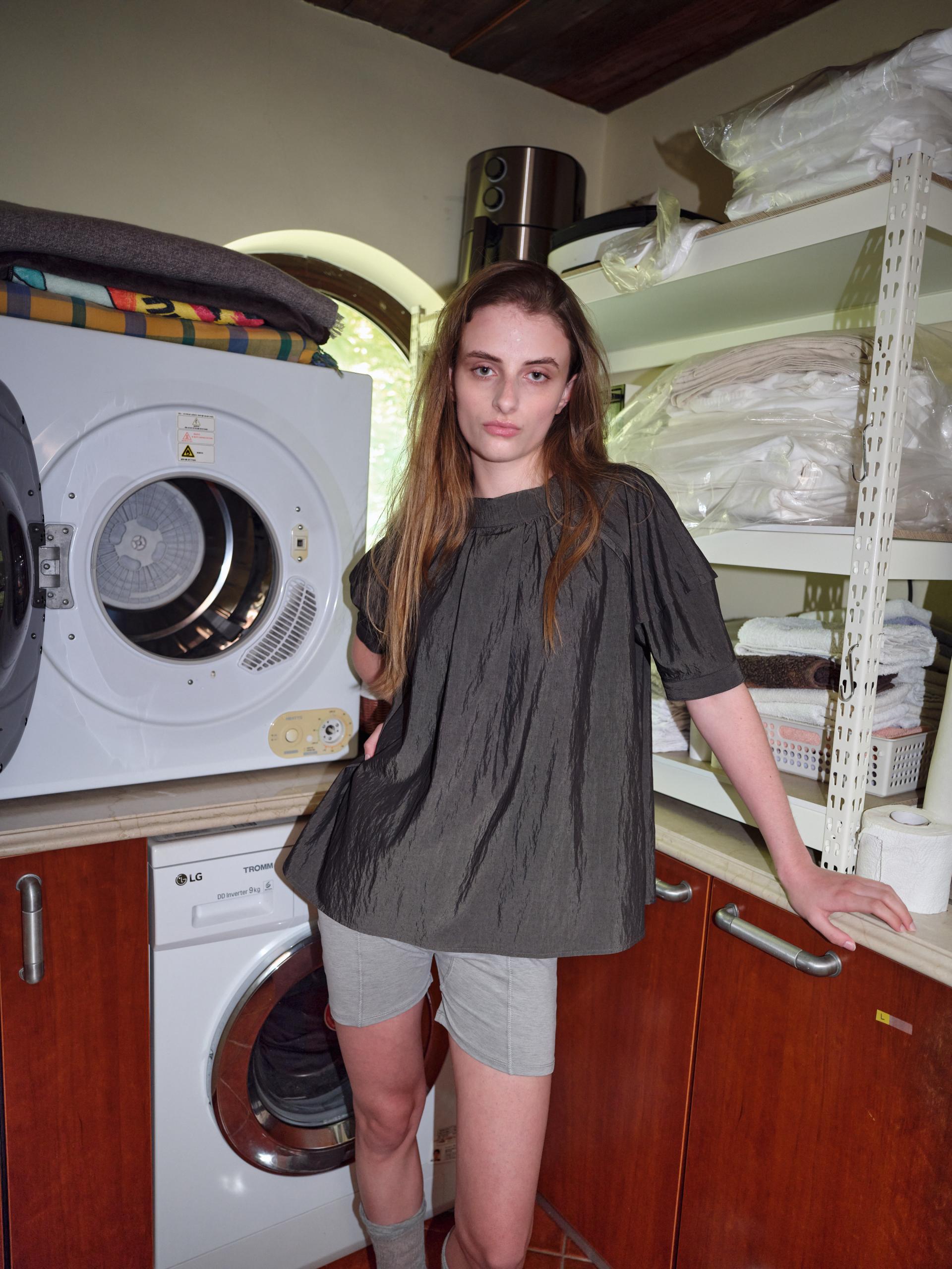 [2차 재입고] arc half blouse (charcoal brown)