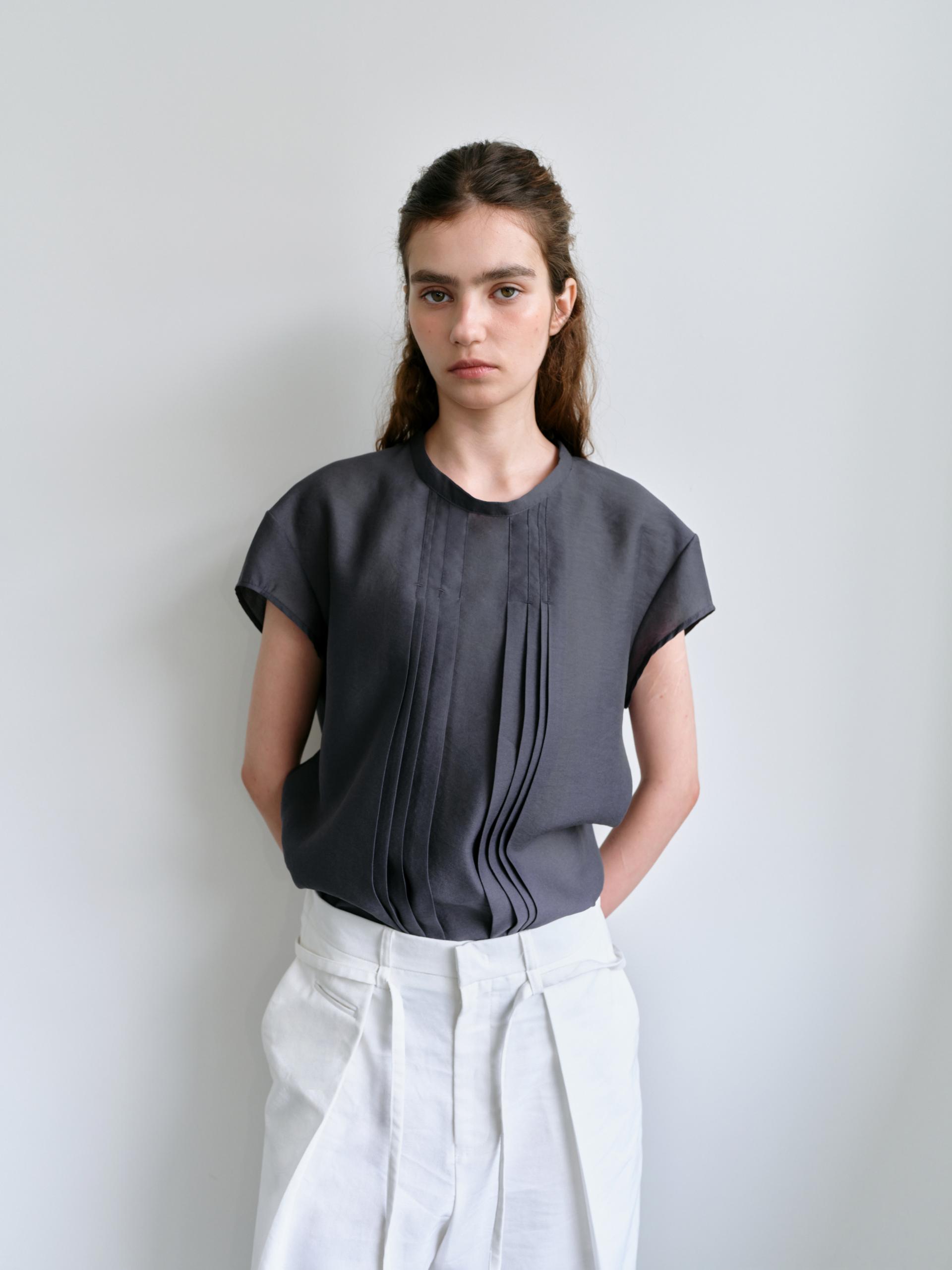 [2차 재입고] veil pleats blouse (charcoal)