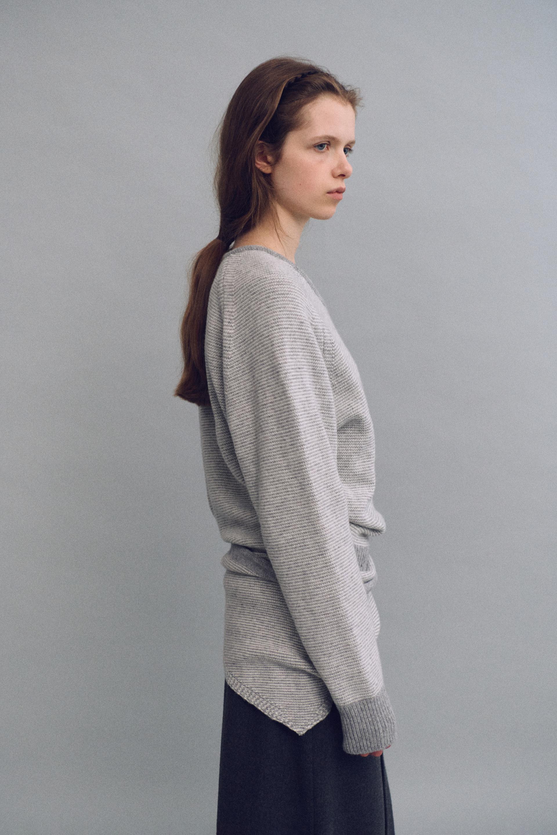 pipe v-neck knit (stripe light grey)