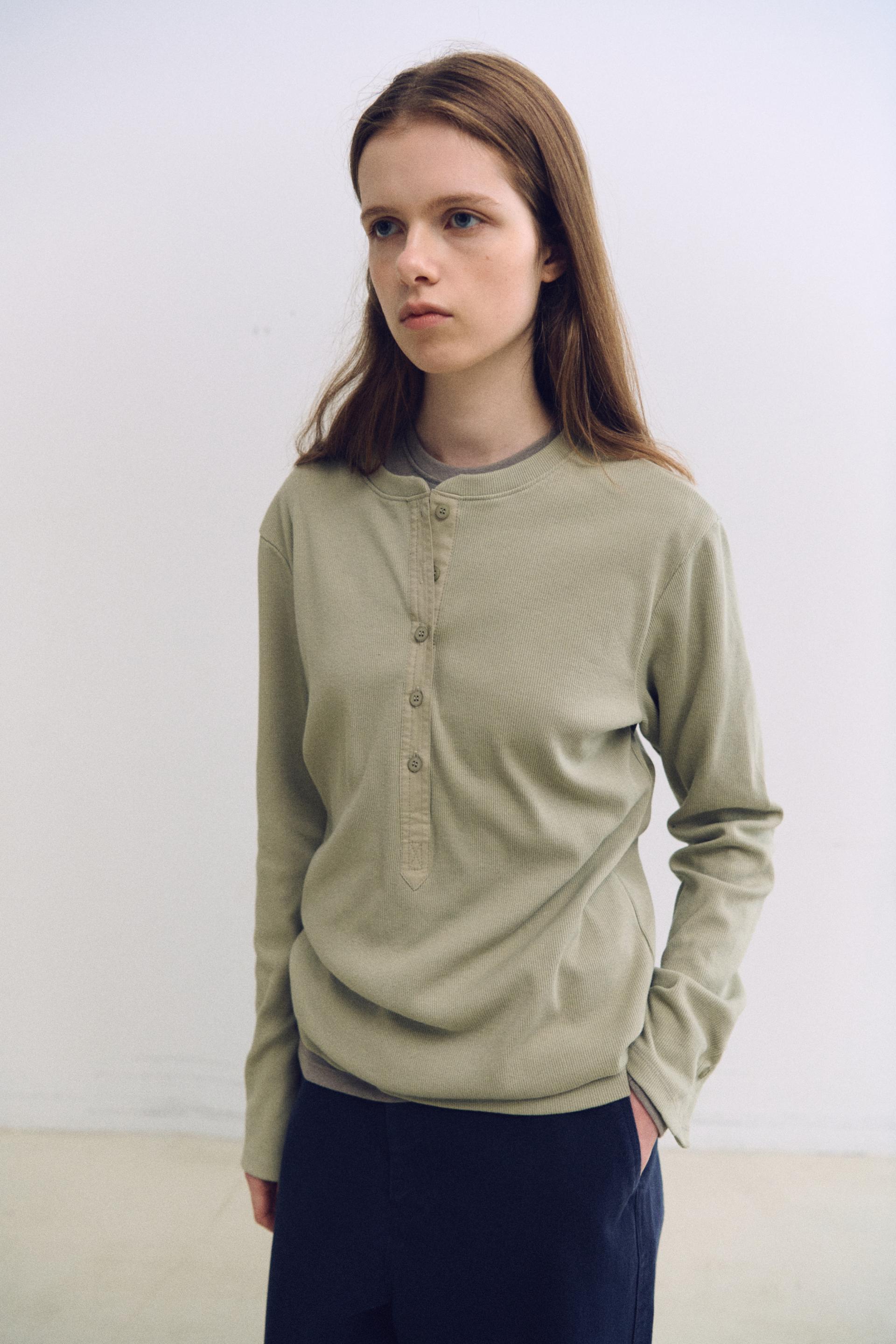 alter deep henley t-shirt (dusty mint)