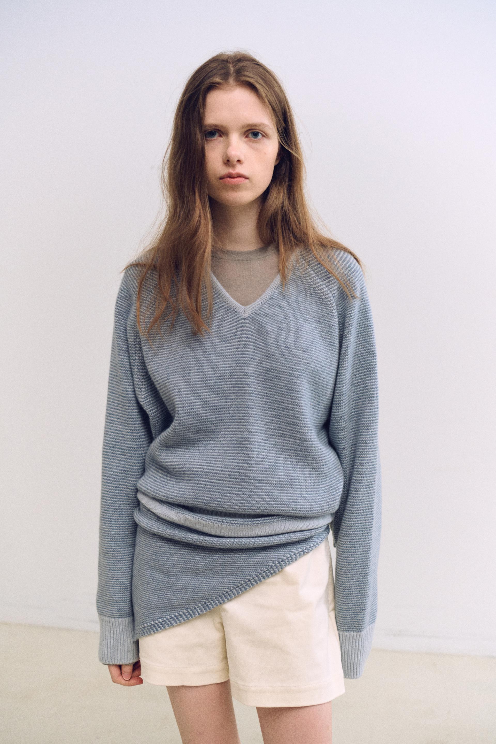 pipe v-neck knit (stripe sky blue)