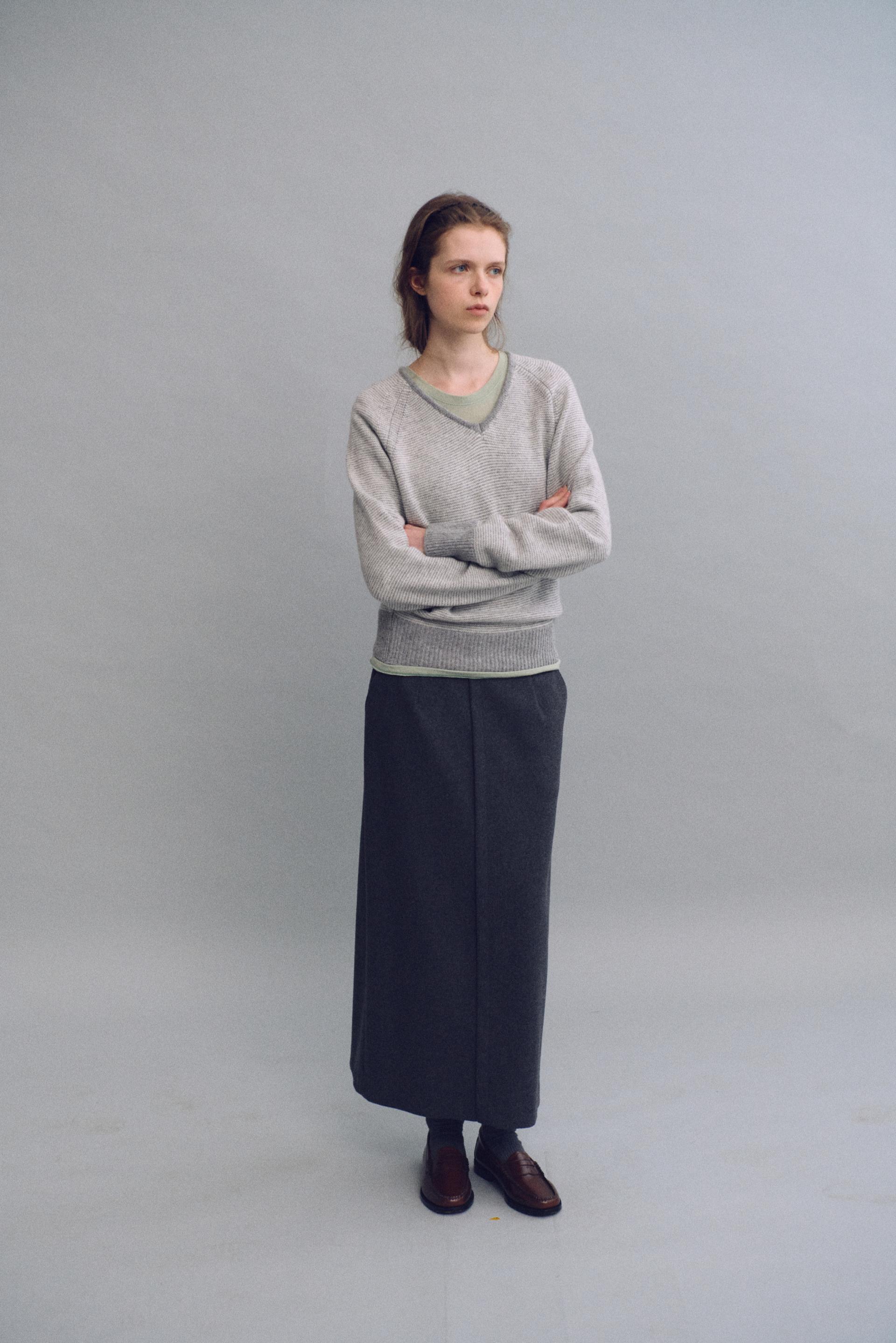pipe v-neck knit (stripe light grey)